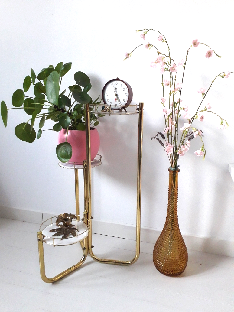 Brass plant holder