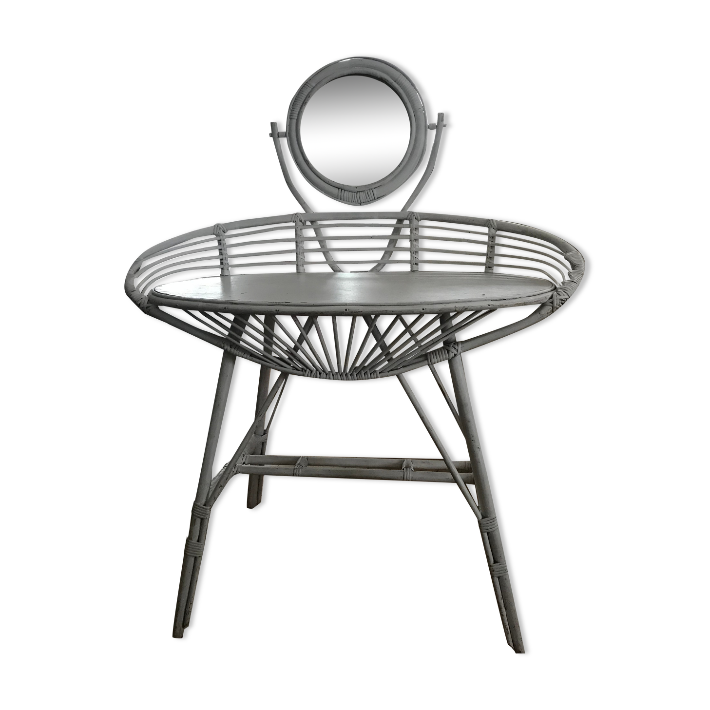 Vintage rattan hairdresser