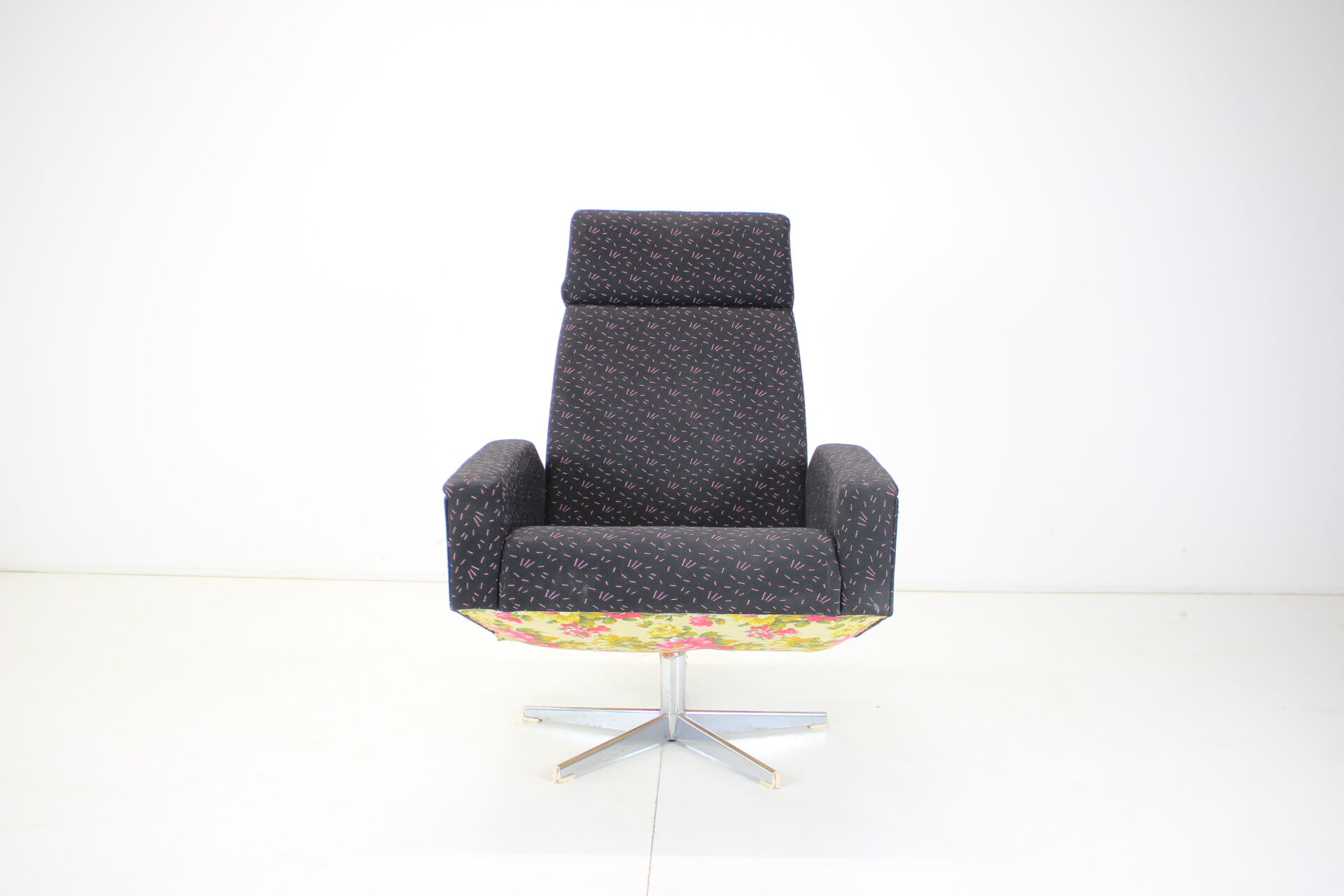 Mid-century adjustable relax armchair, 1970's.