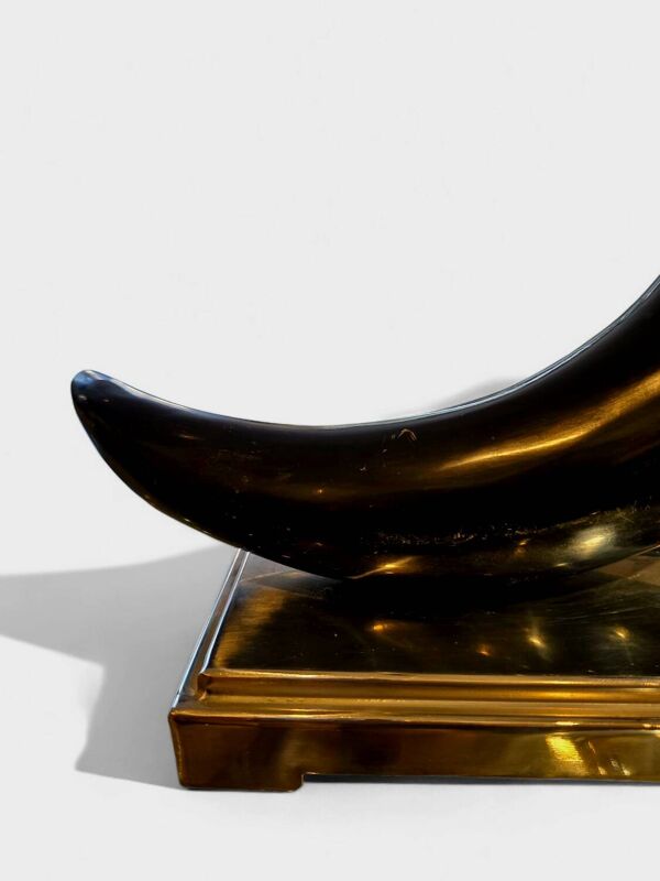 Lampe brutaliste en corne de vache