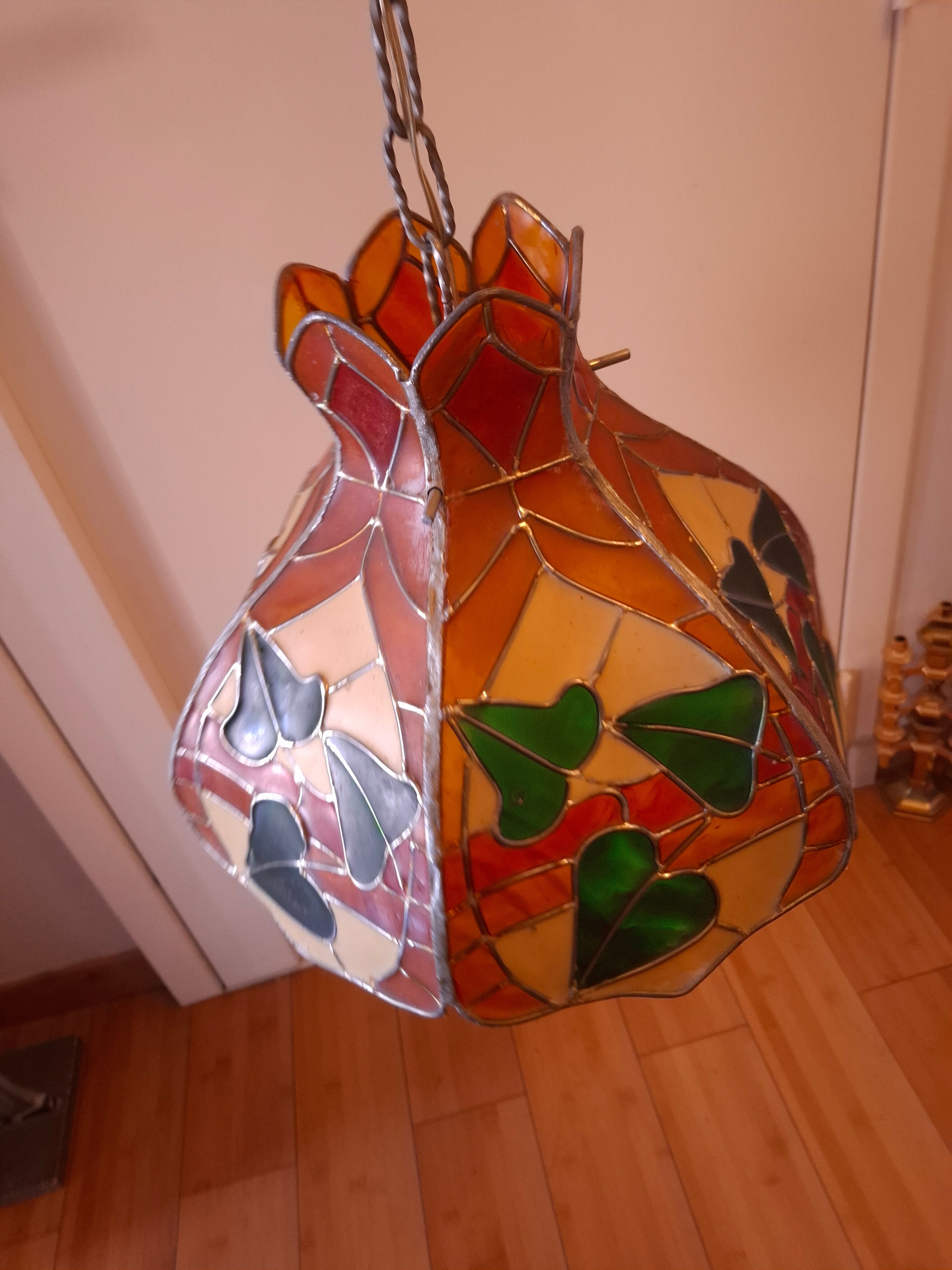 Tiffany-style stained glass pendant light