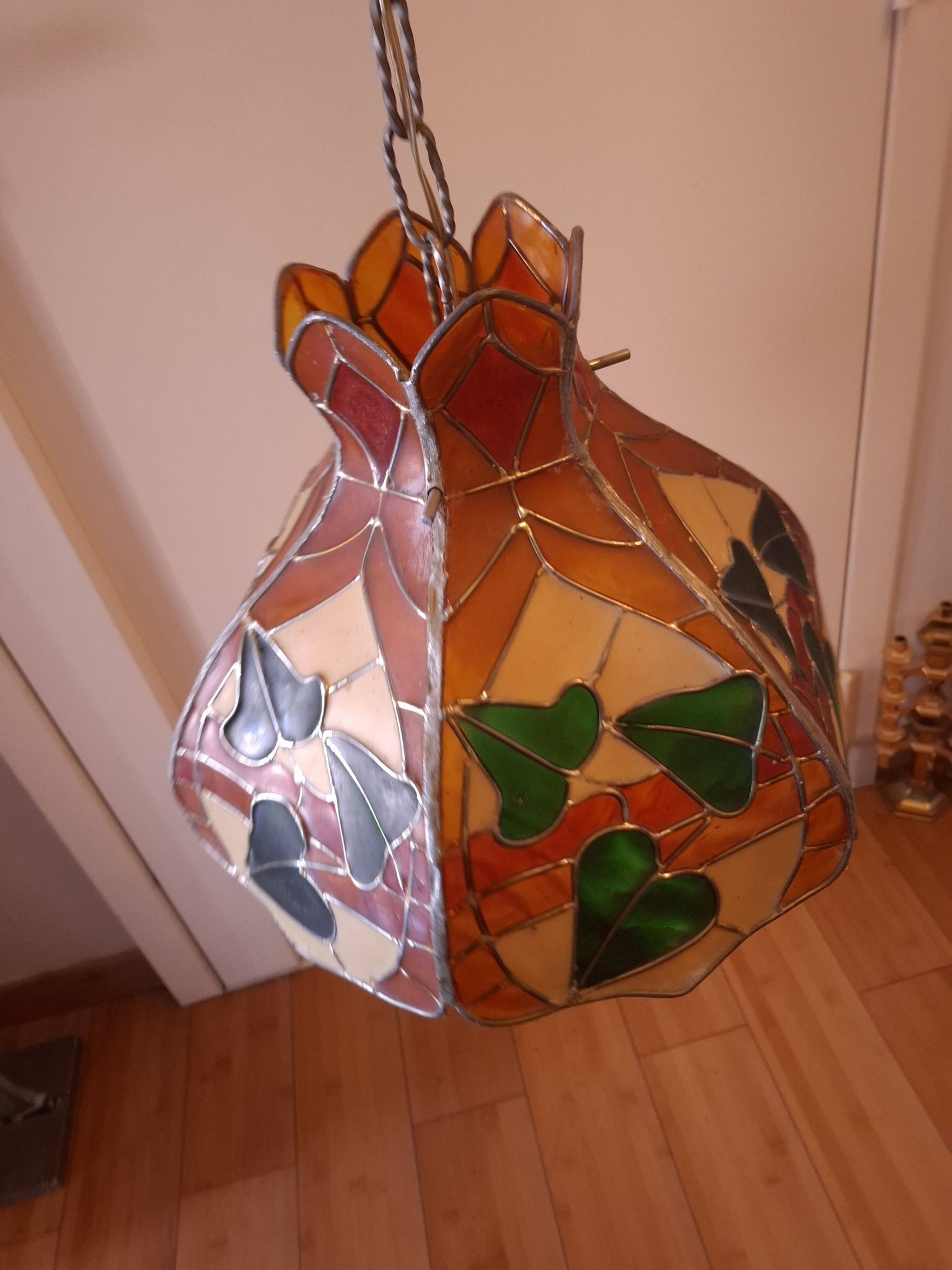 Tiffany-style stained glass pendant light