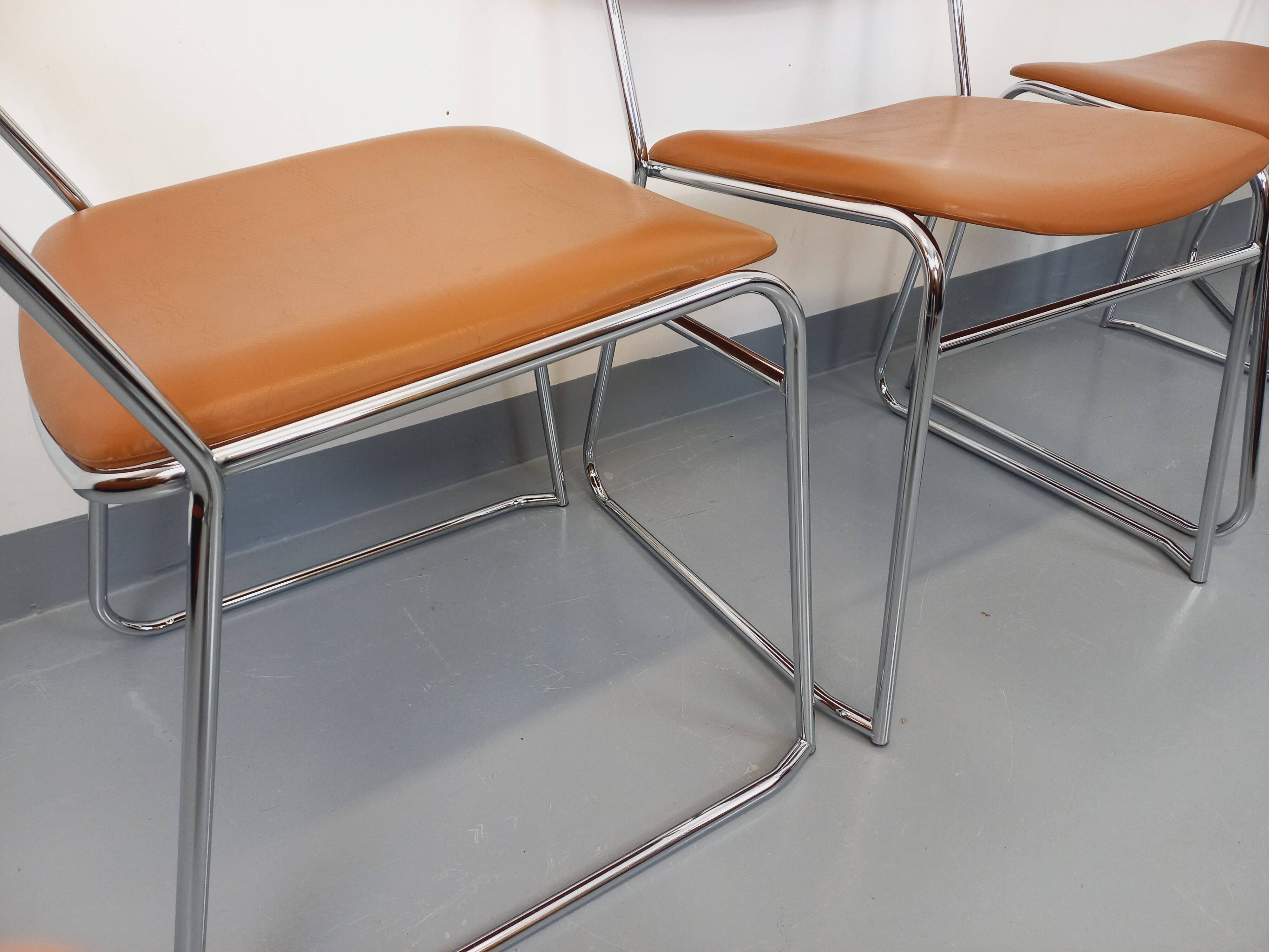 4 vintage sleigh chairs from the 70s, in designer chrome metal