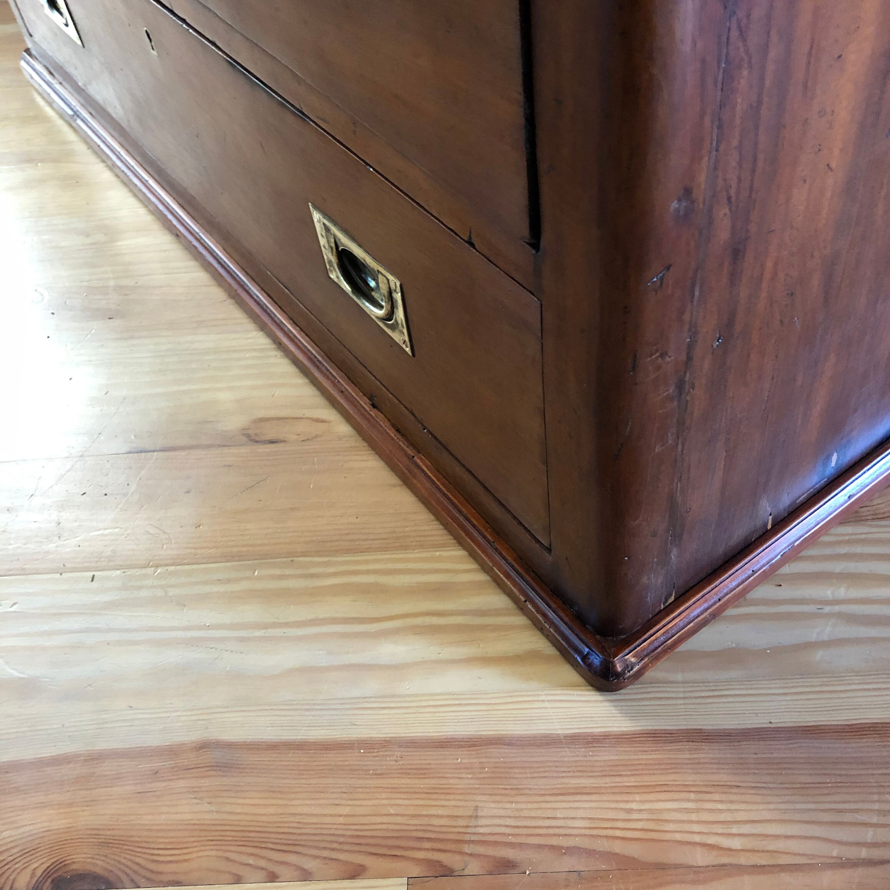 French marine work dresser