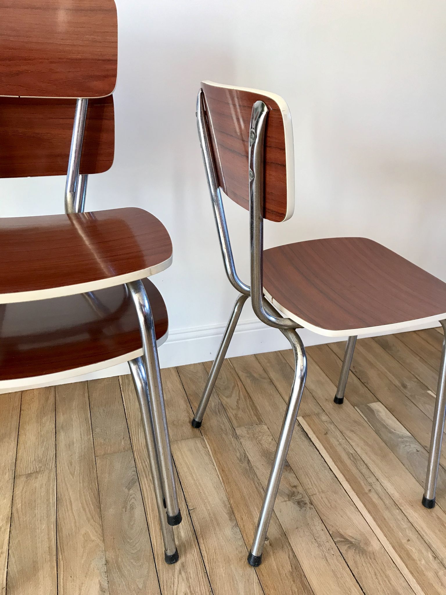 Trio of chairs in light brown formica and cream contour 70s