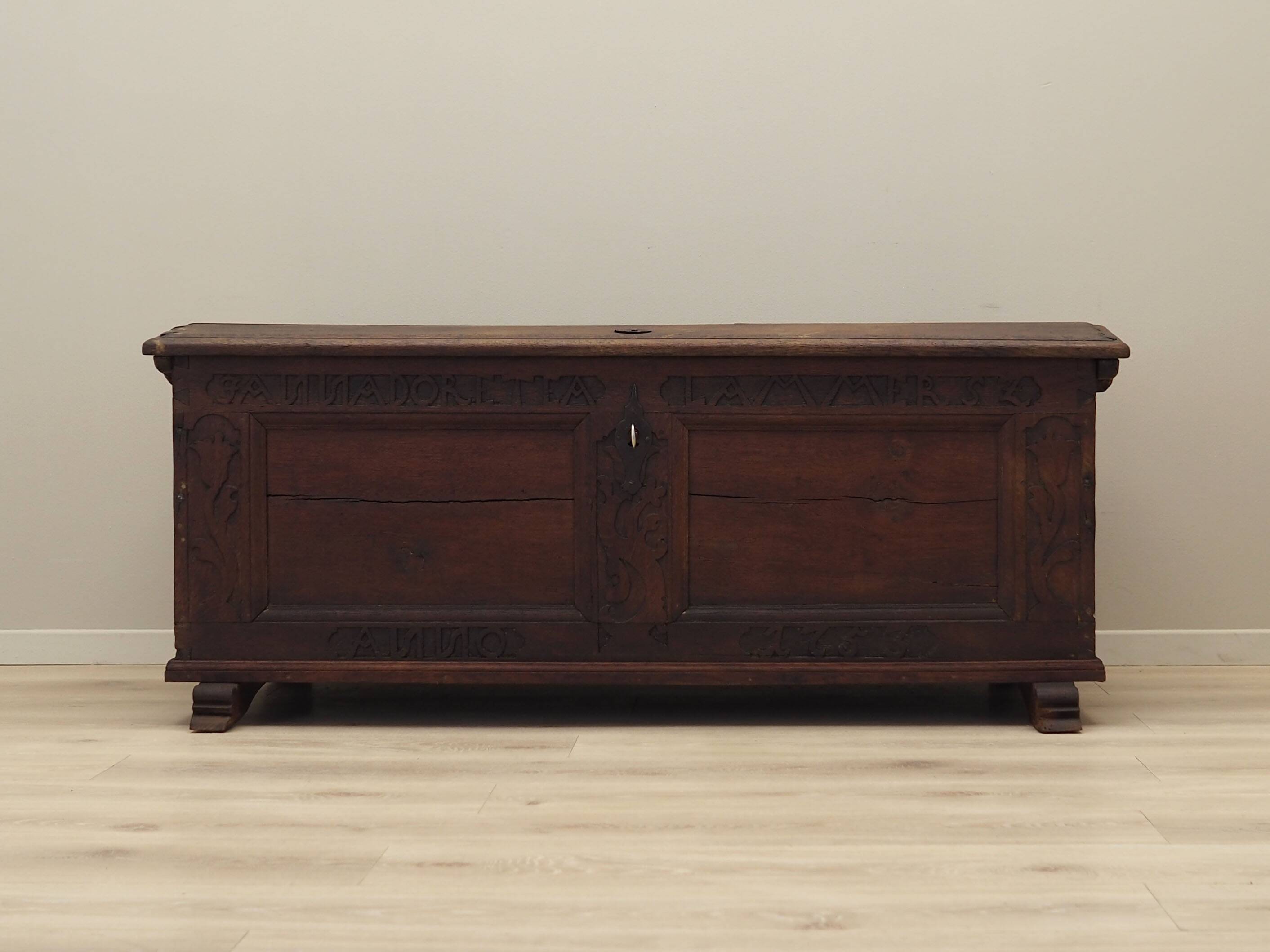 Oak chest, Scandinavian design, 18th century