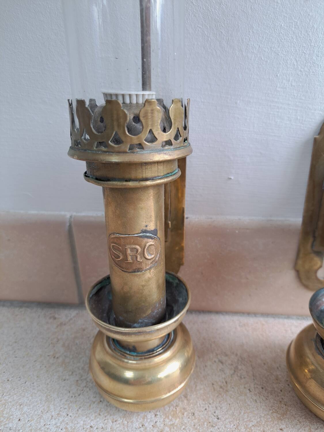 2 brass wall lights