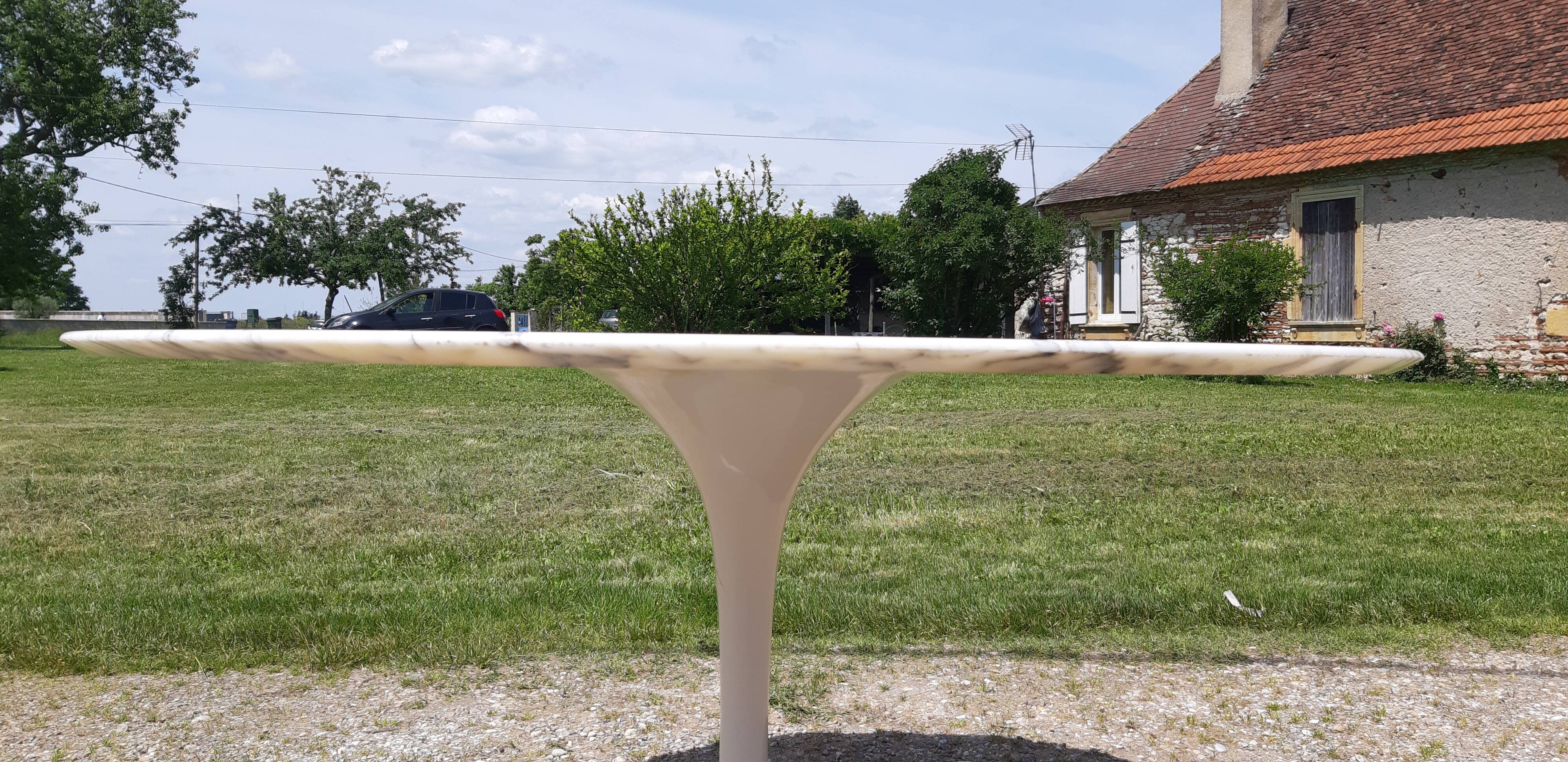 Table Tulip by& Eero Saarinen marble Calacatta, Knoll