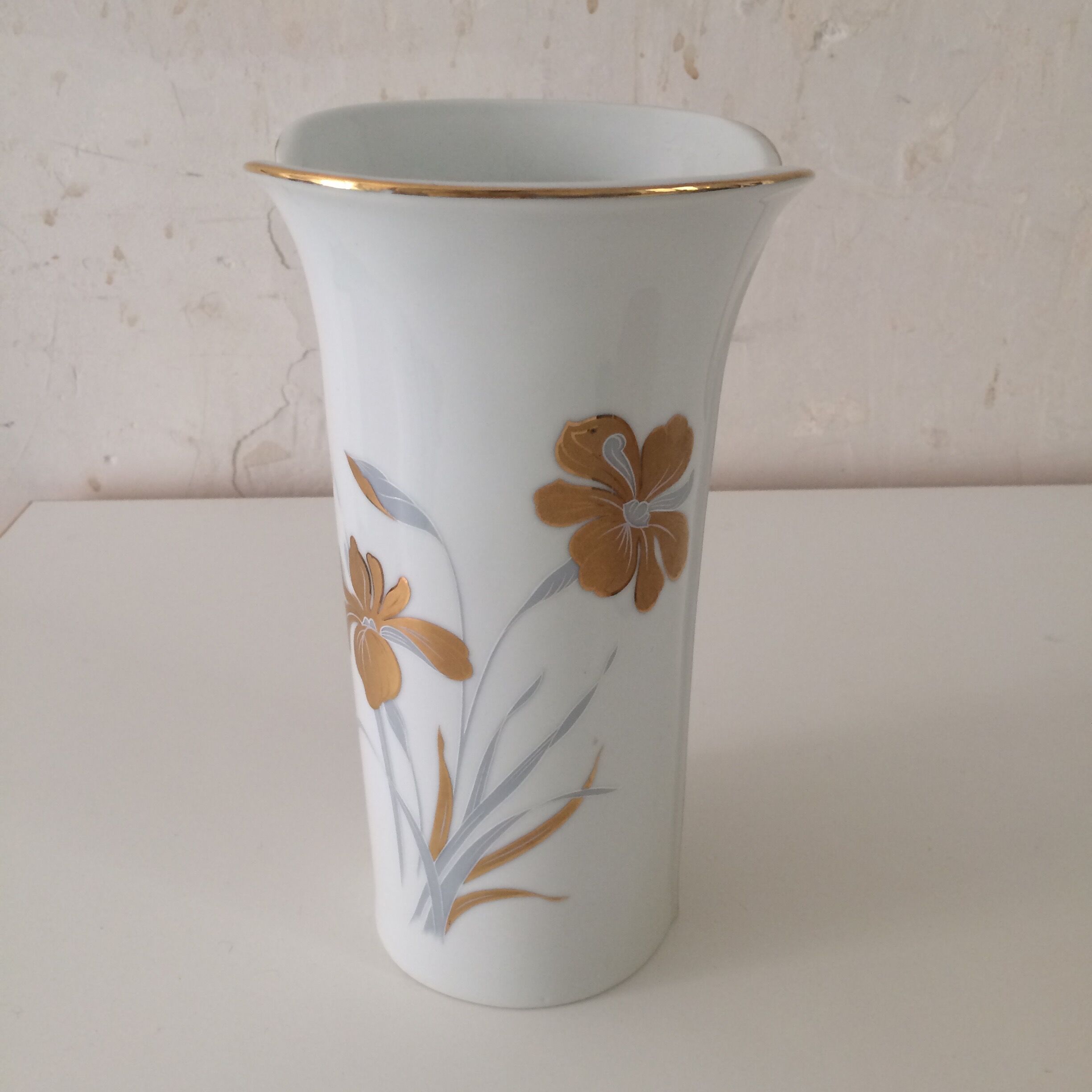 Vase 70s "Royal Porcelain", in ceramic gilded with fine gold
