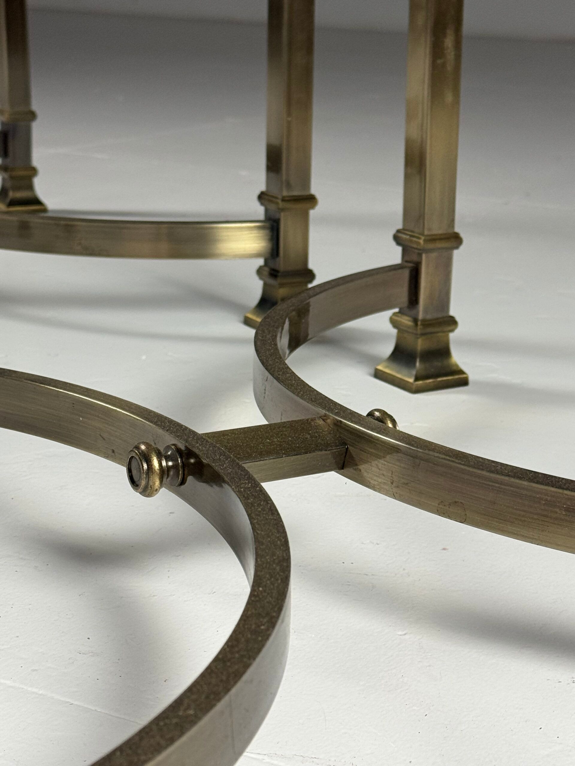 Ensemble de 2 tables d'appoint en métal vintage