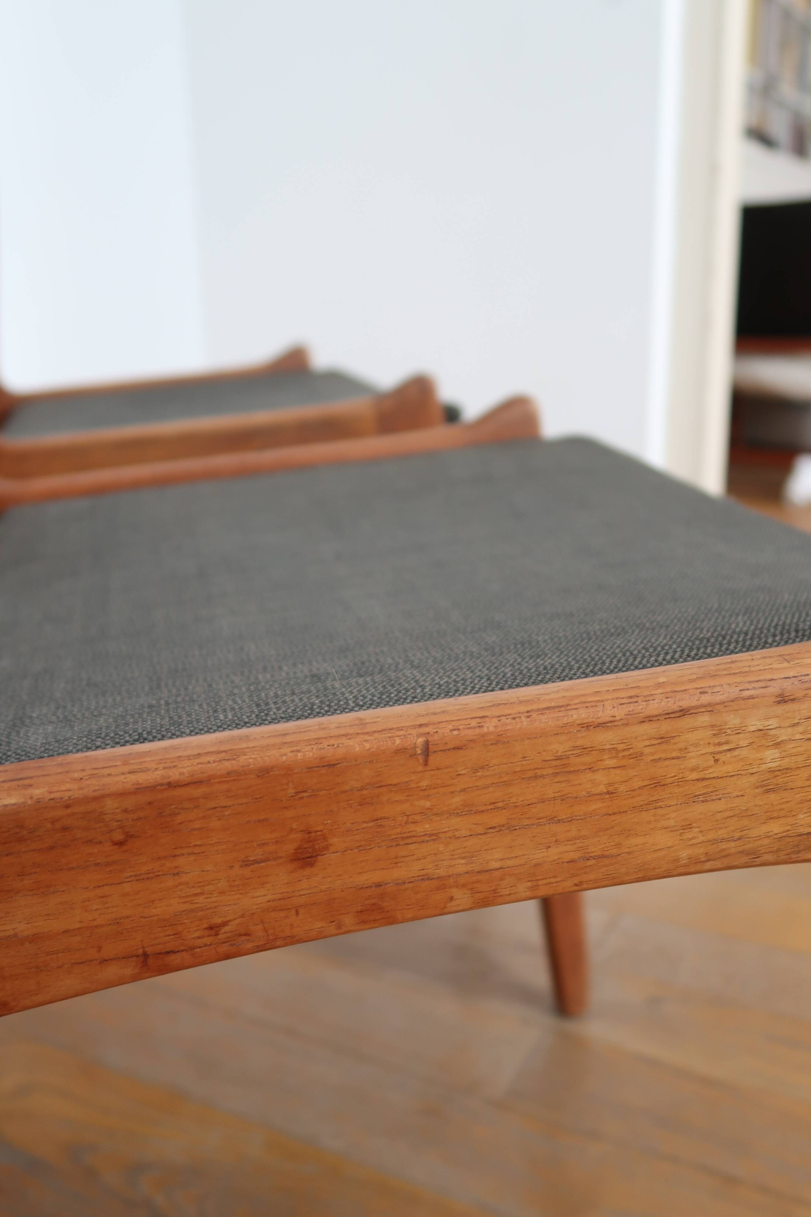 4 chaises vertes danoises estampillées