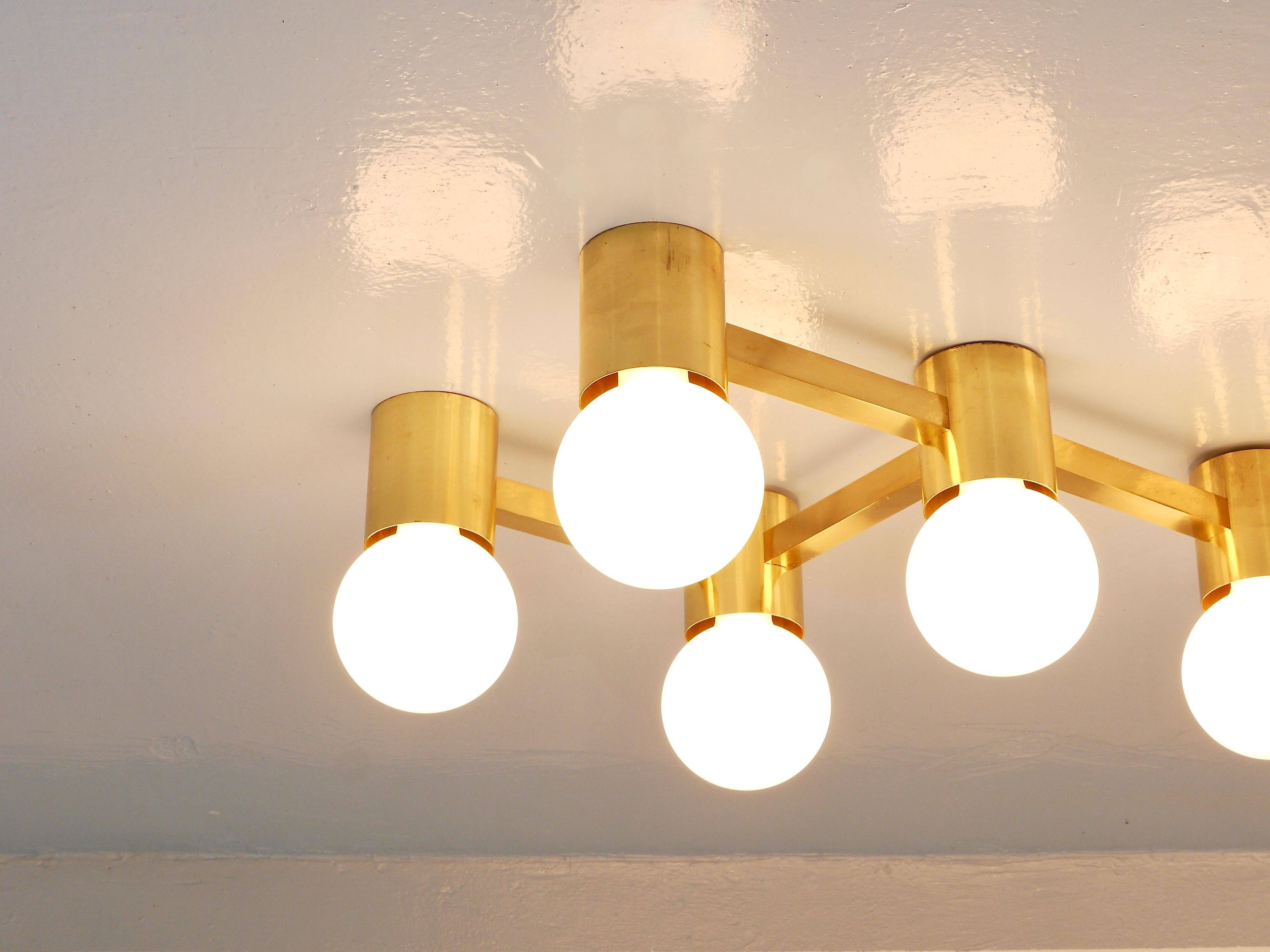 Large floor lamp and wall sconce in brass, zigzag style by Sciolari, Austria, 1970s.