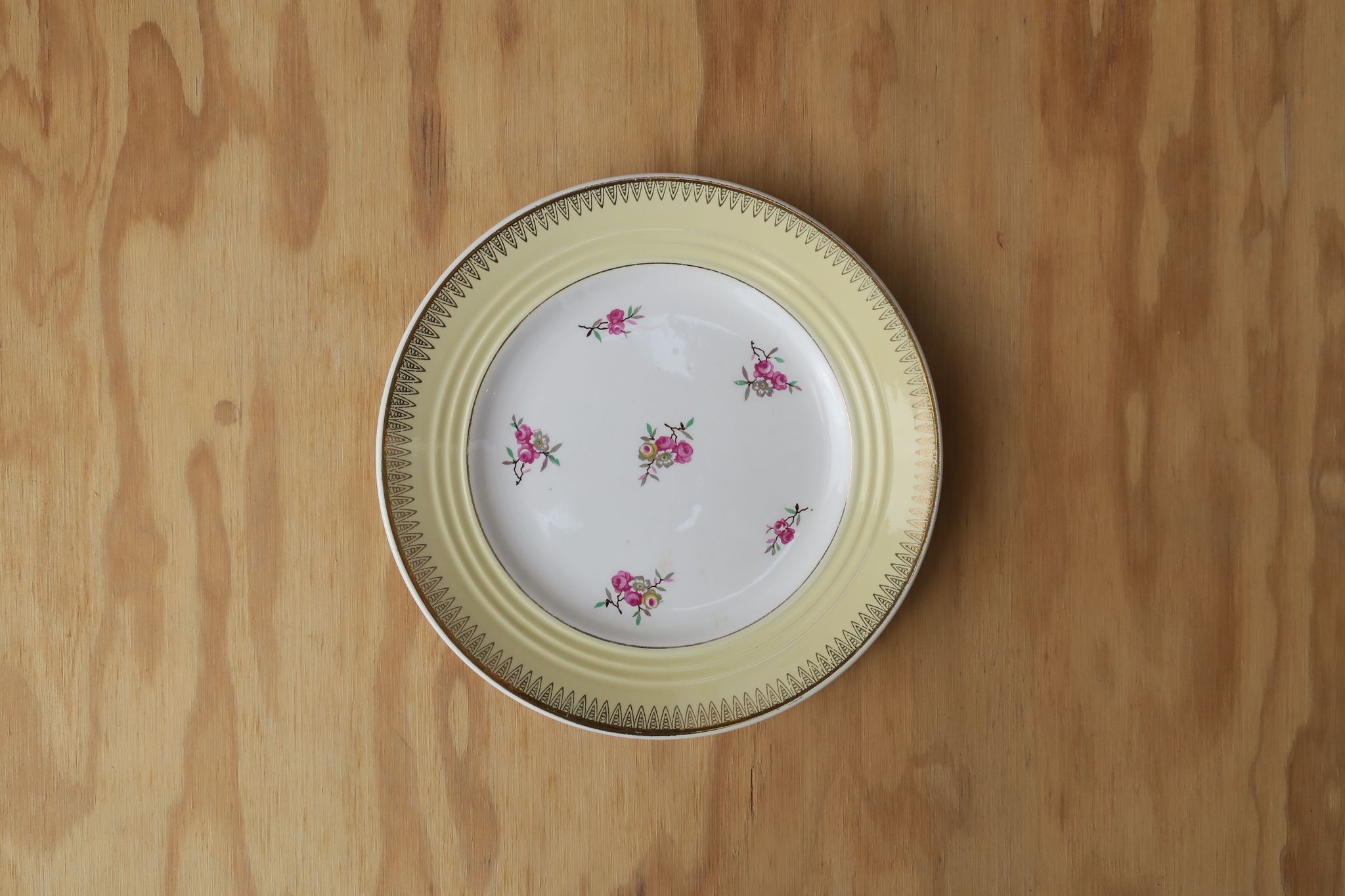 4 dessert plates vintage light yellow rim CERANORD ST AMAND