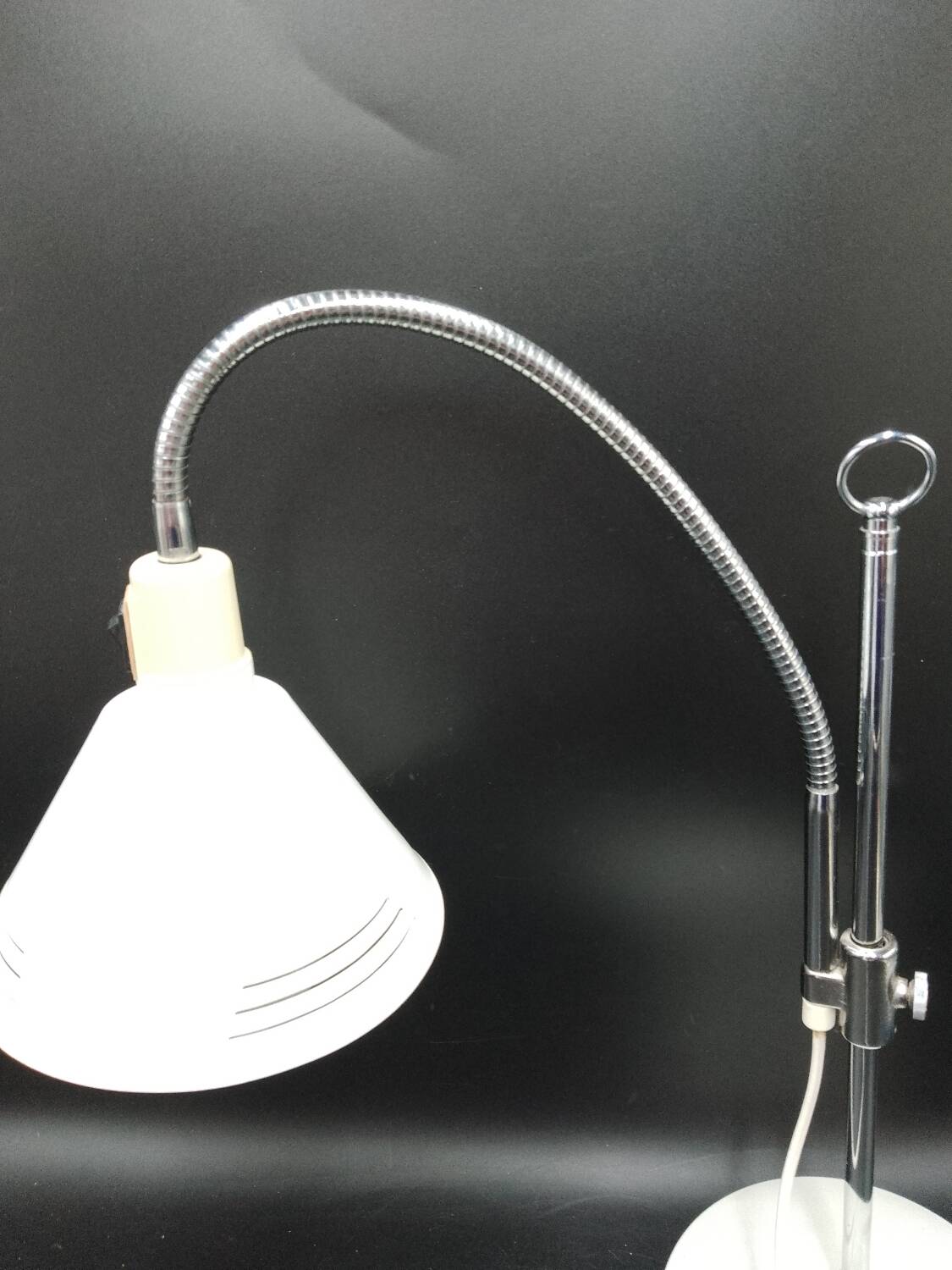 White flexible aluminor chrome and sheet metal table lamp 1970 pop art design