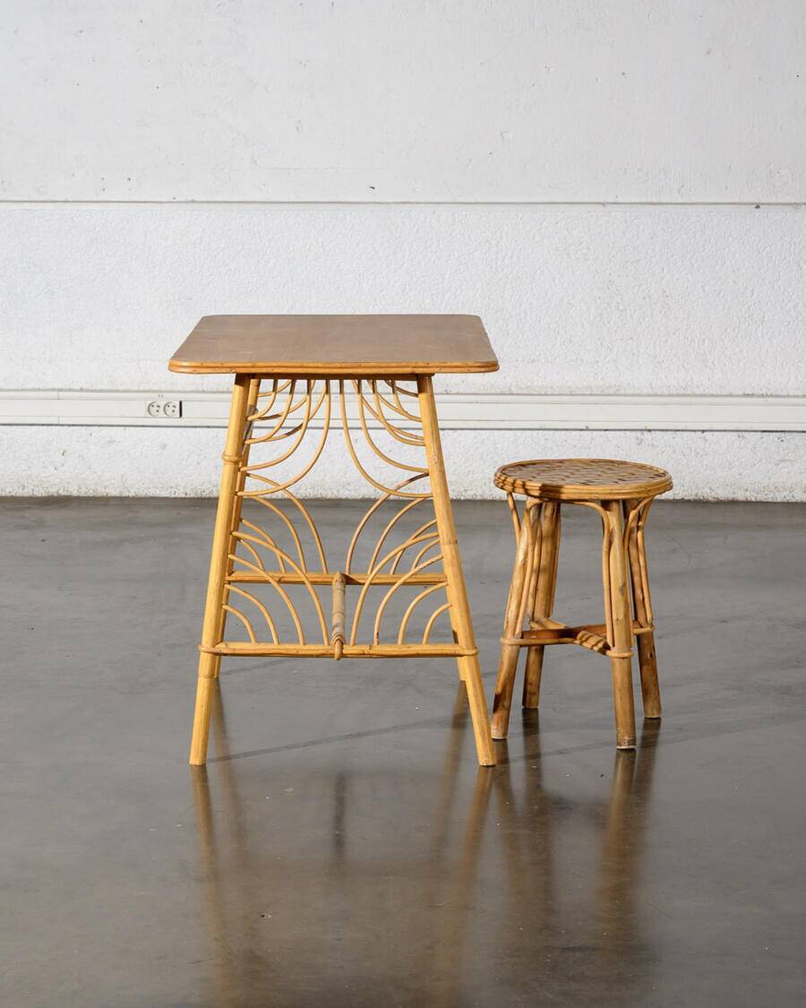 Wood and rattan desk and its seat