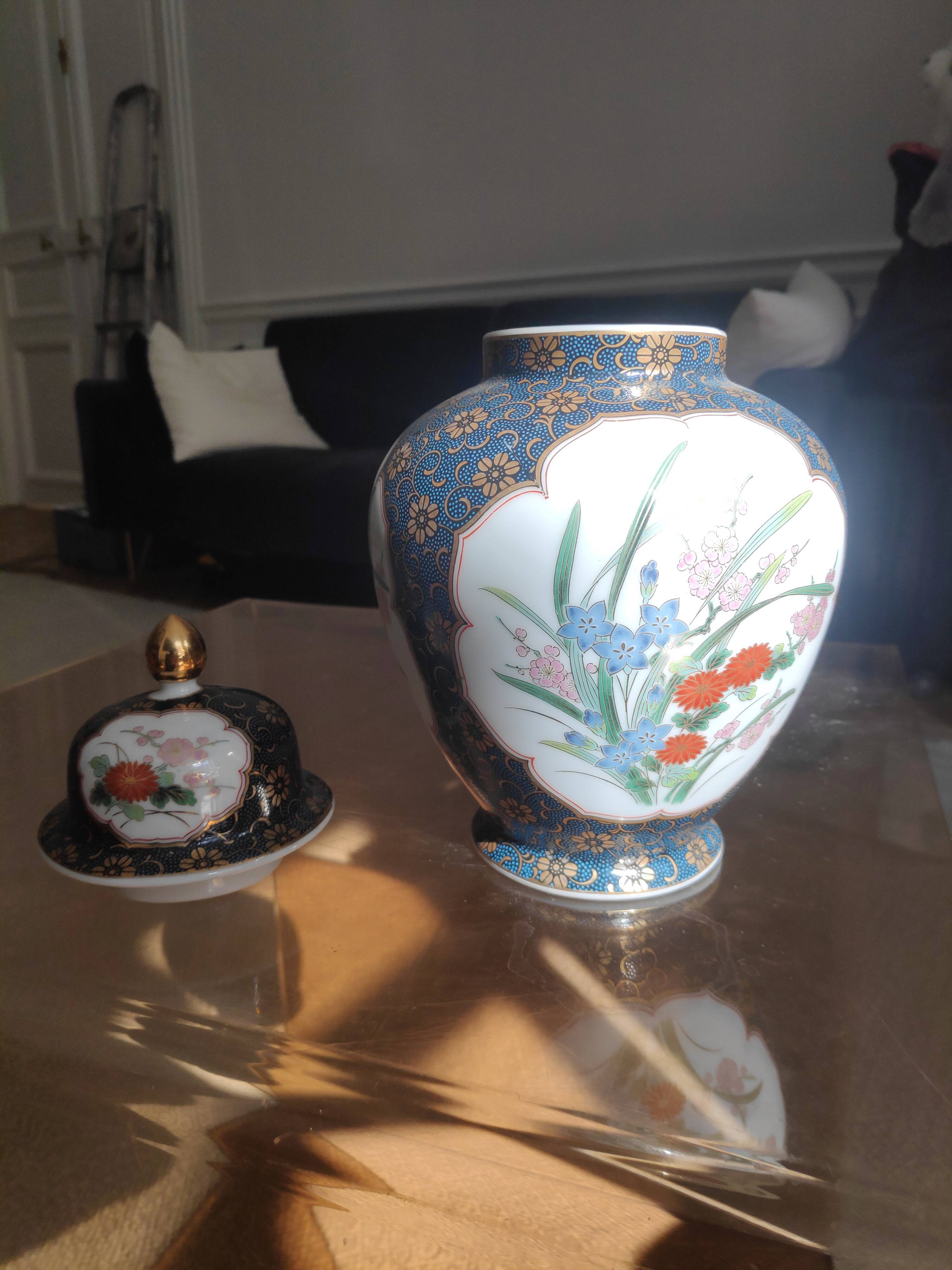 Japanese vase or urn