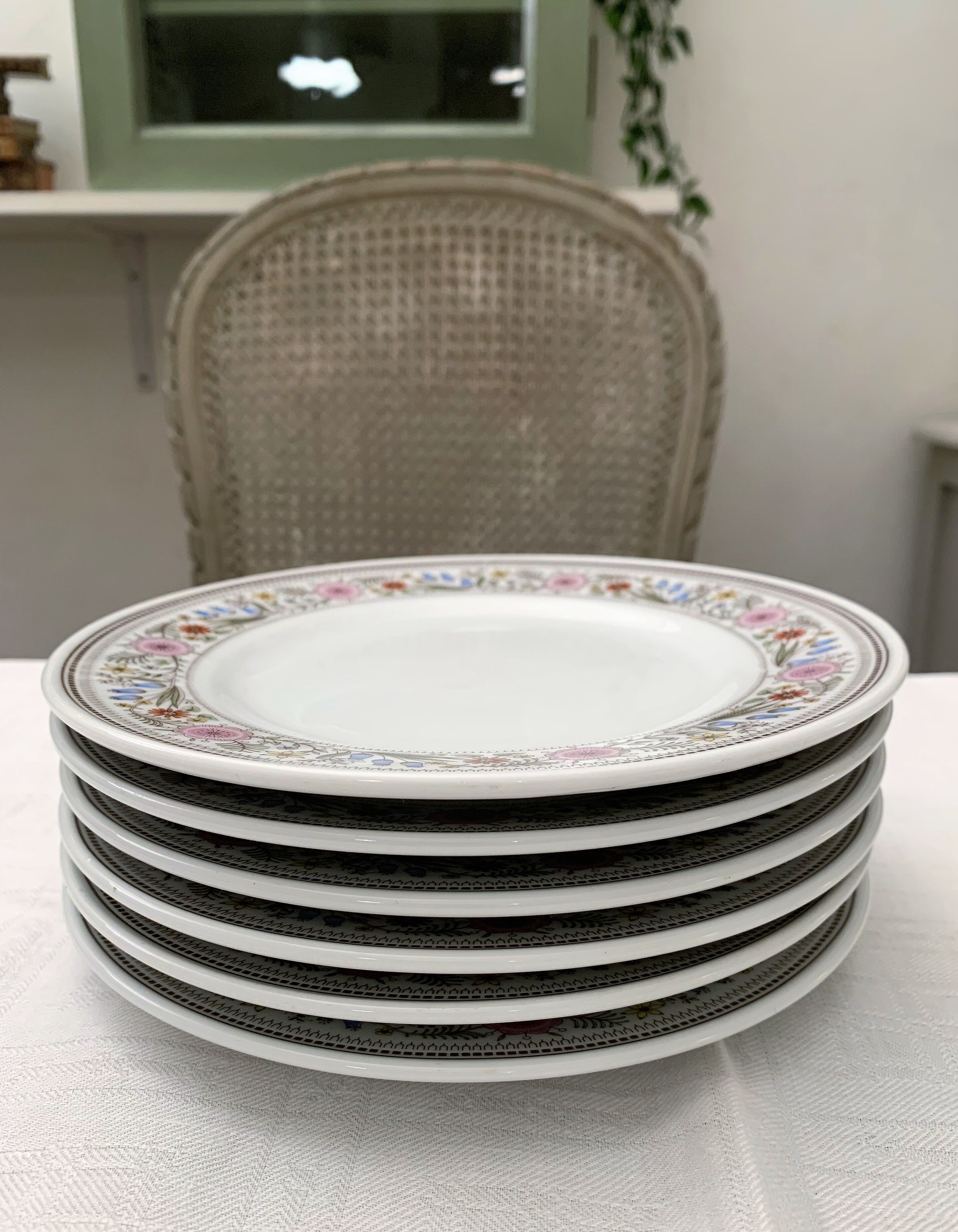 Porcelain dessert plates from the German brand Schonwald
