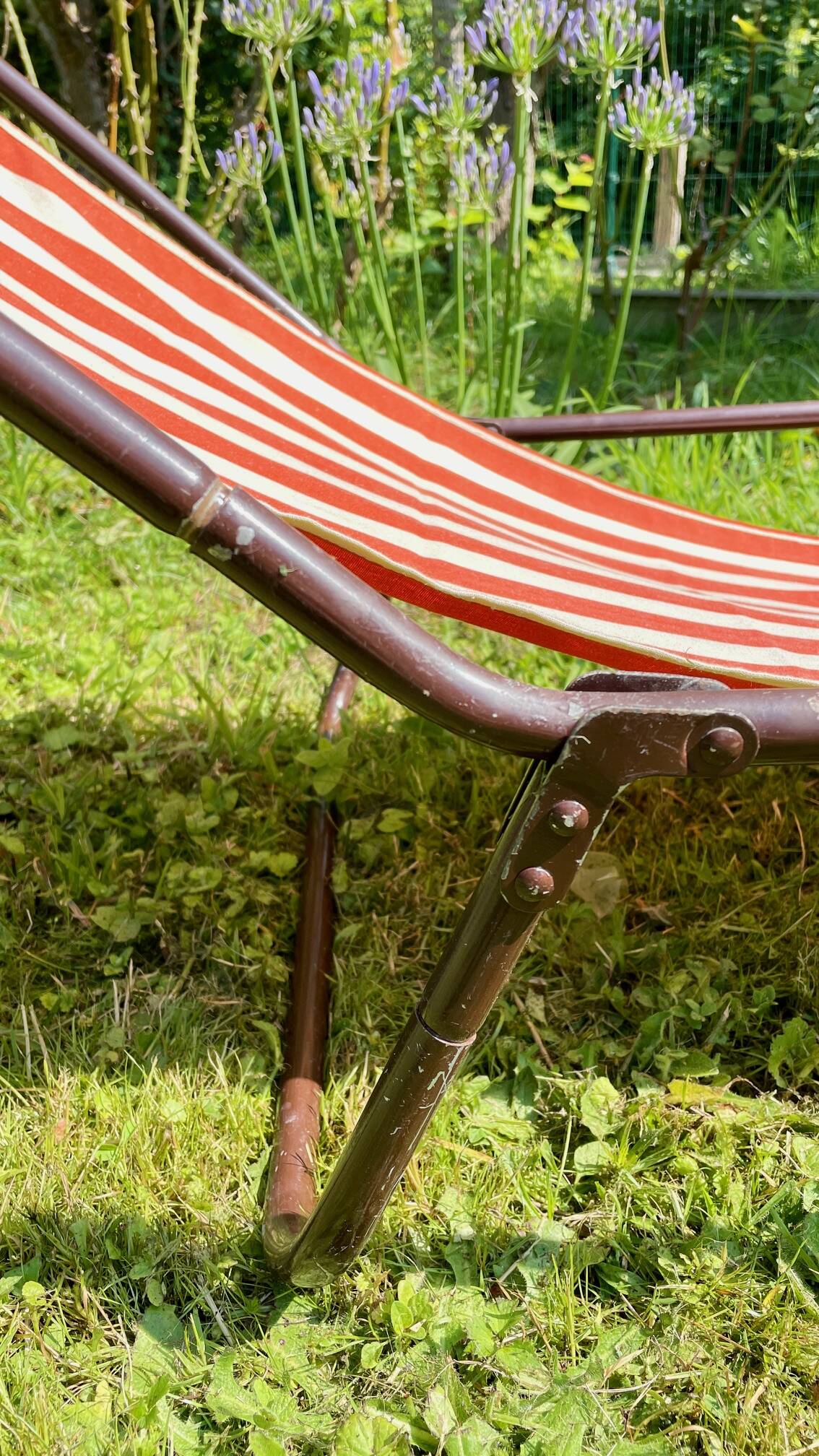Vintage foldable nomadic deckchair