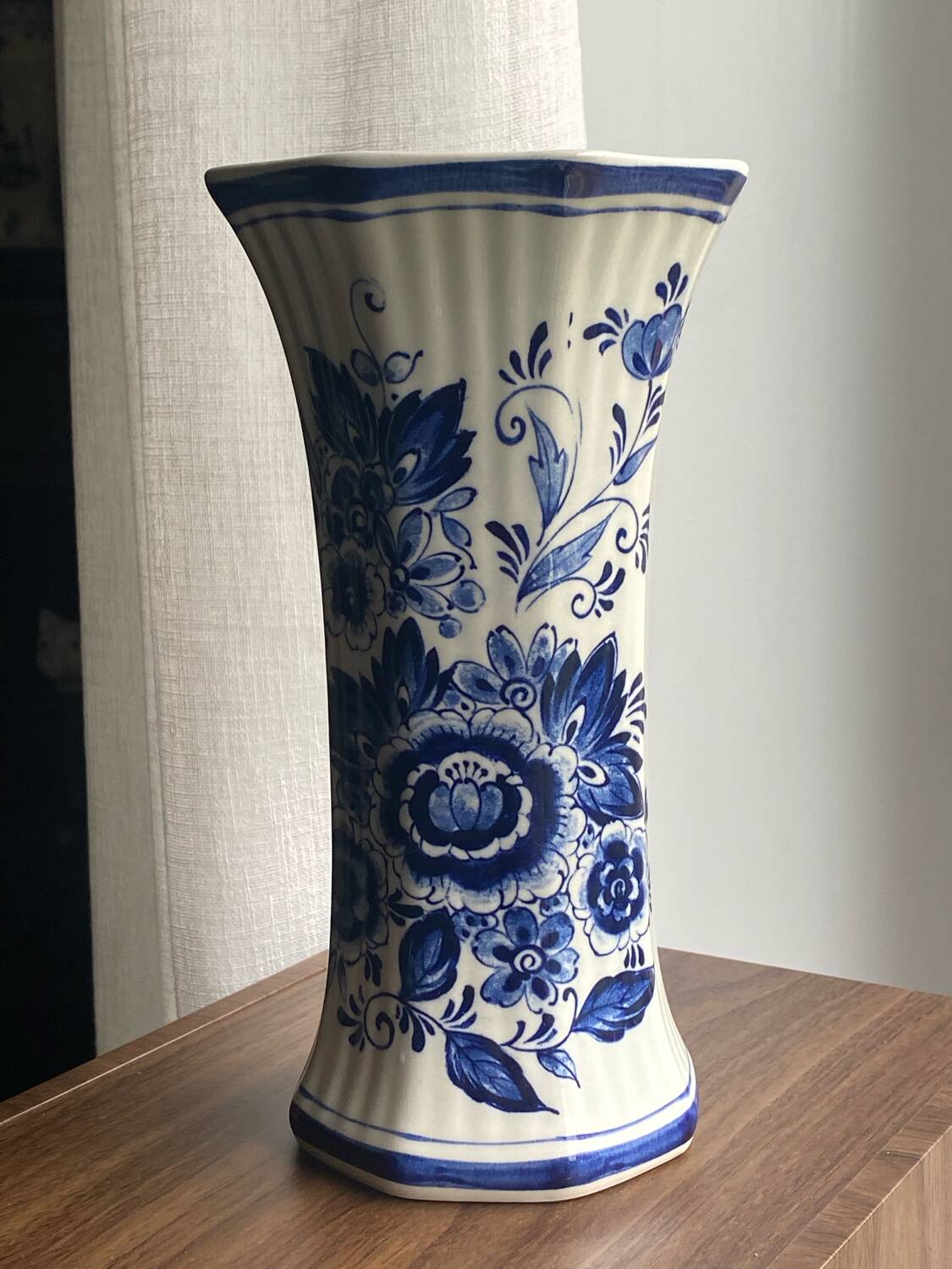 Vintage blue Delfts vase