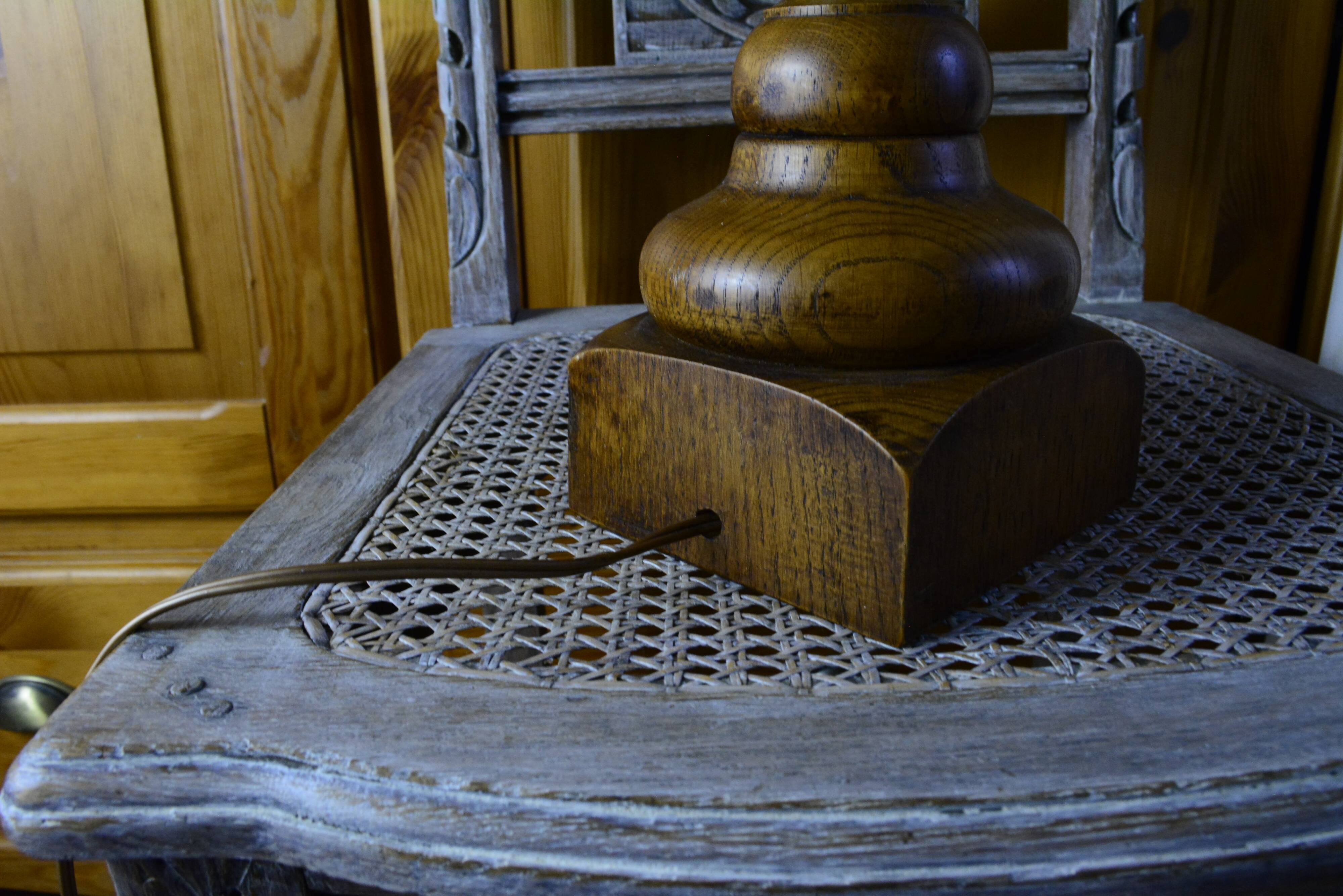Pied de lampe en bois massif