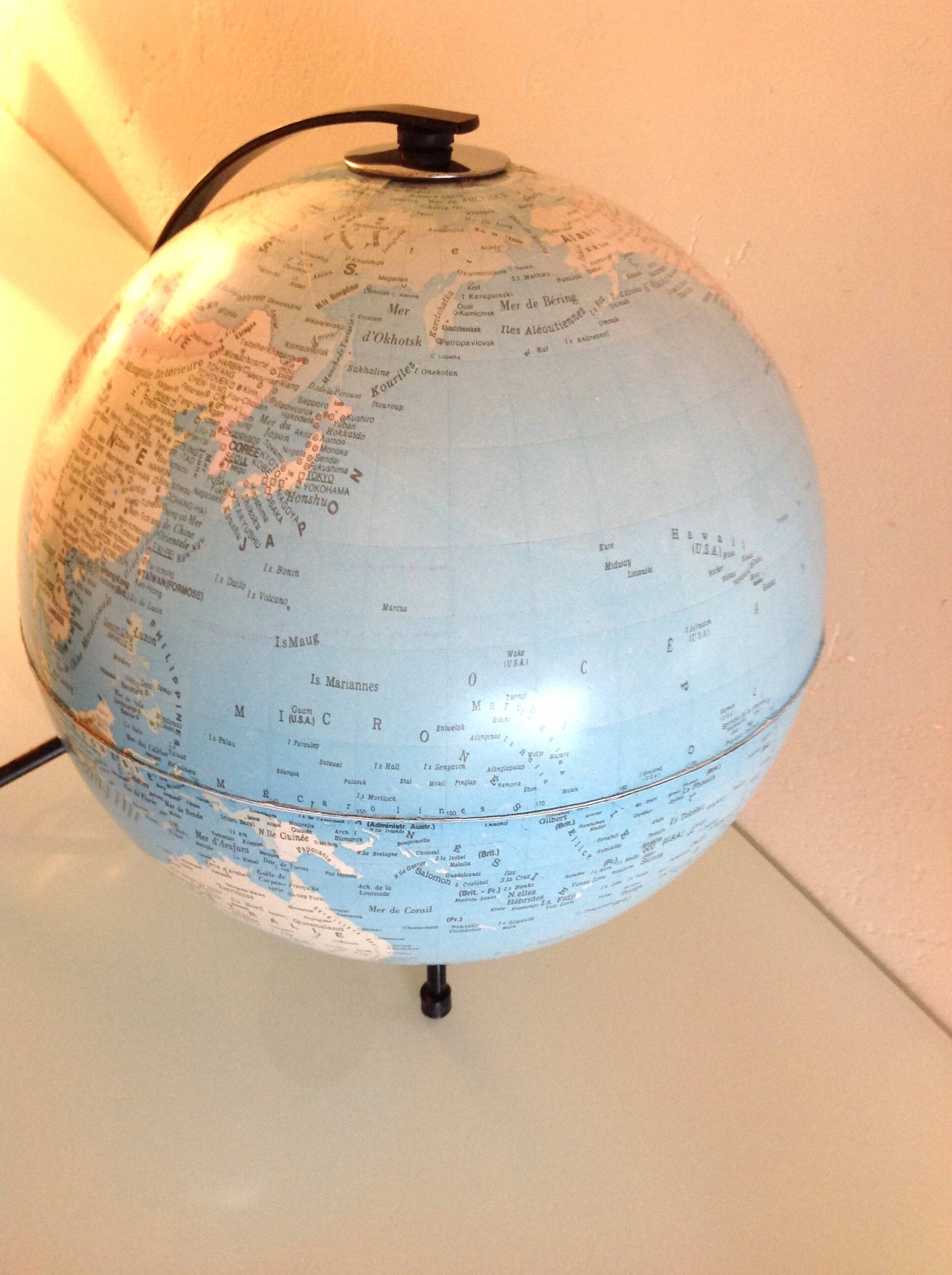 Girard and Barrère terrestrial globe on tripod base / vintage 50s-60s