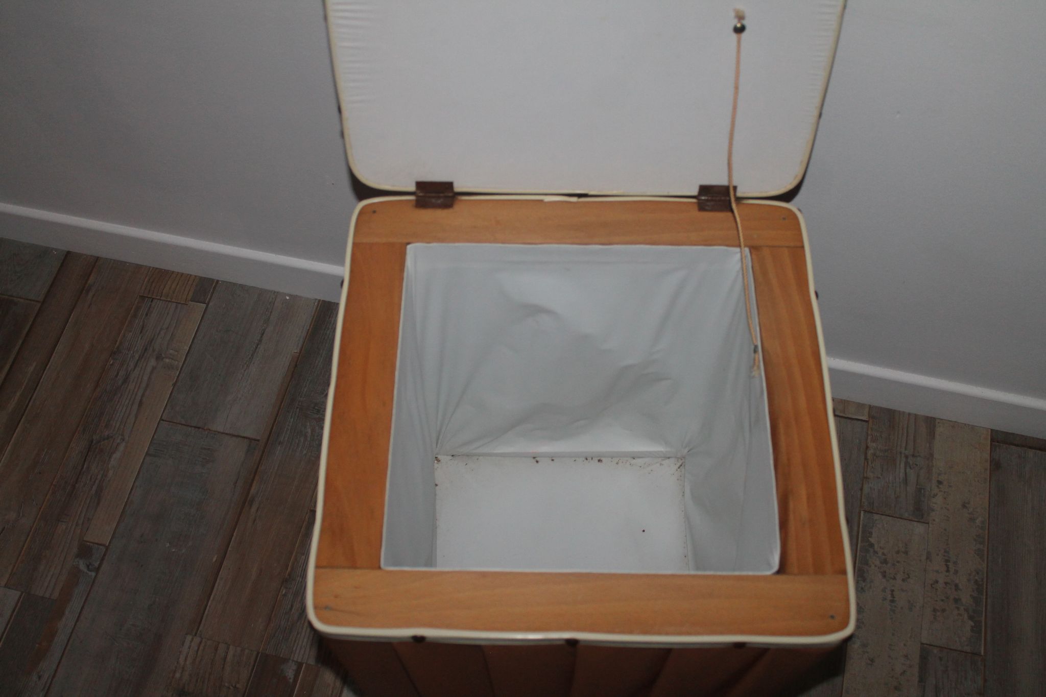 Pouf coffre en skai des années 60