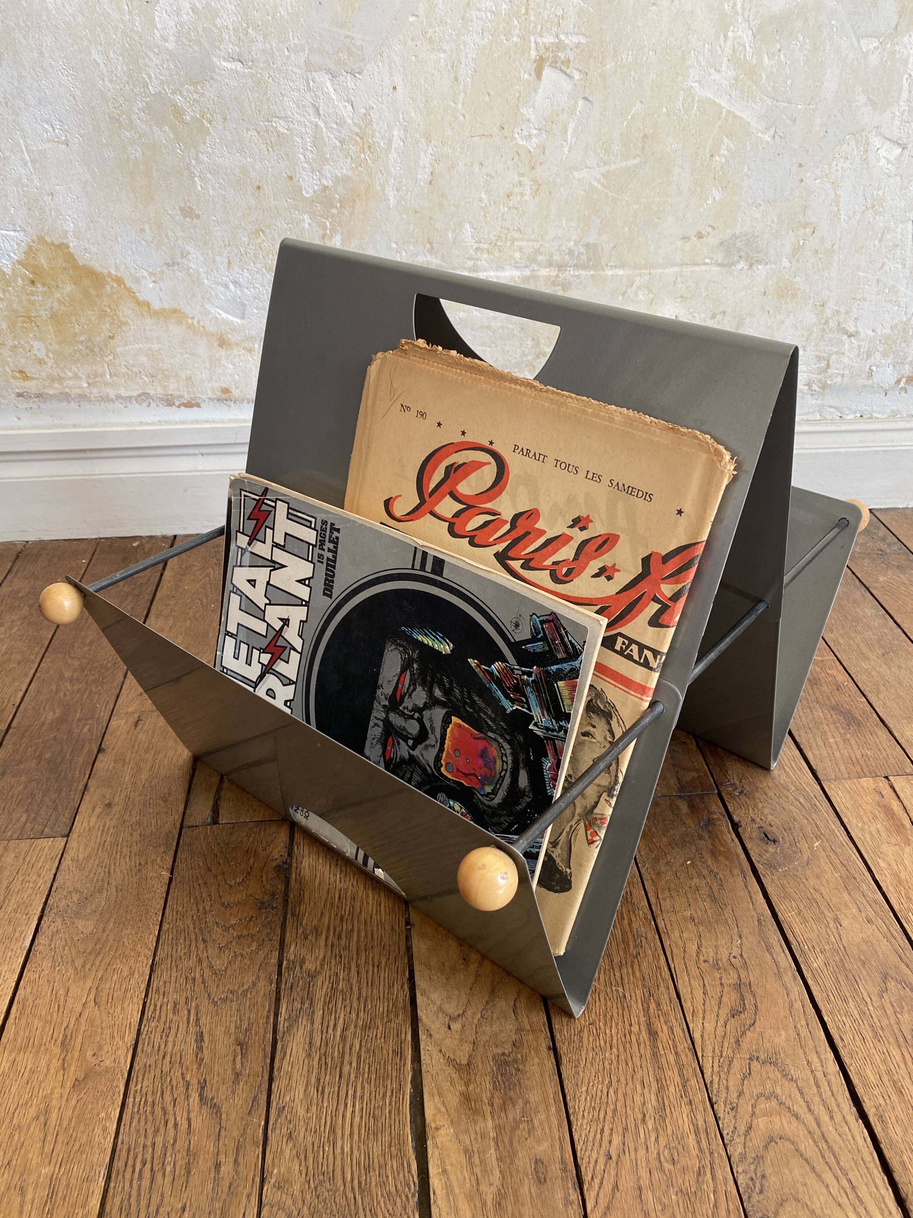 Memphis style magazine rack