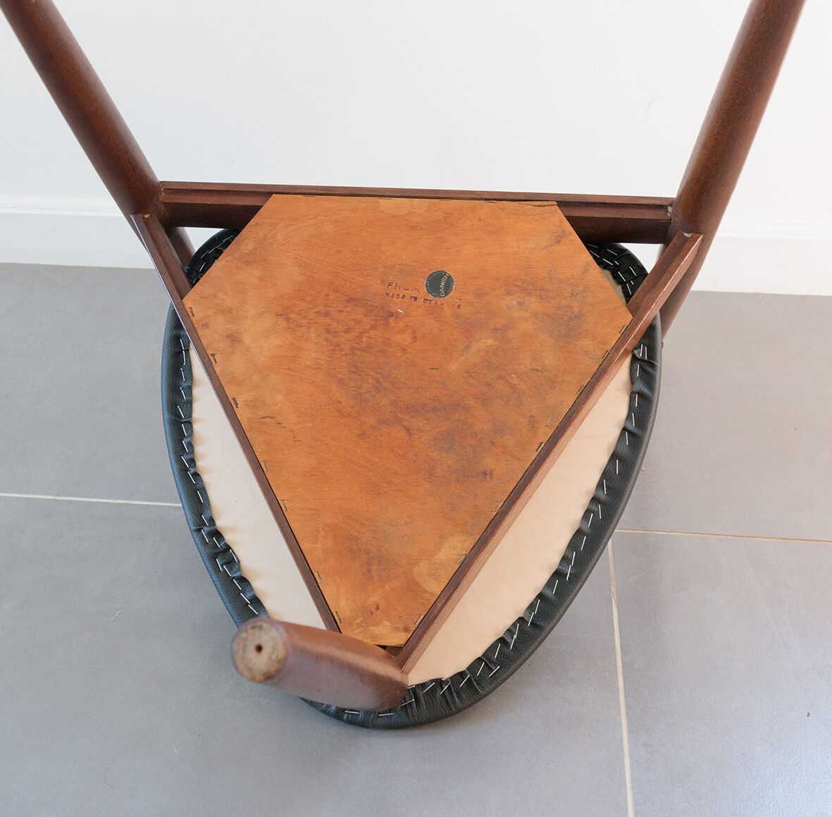 Hans Olsen tripod chair