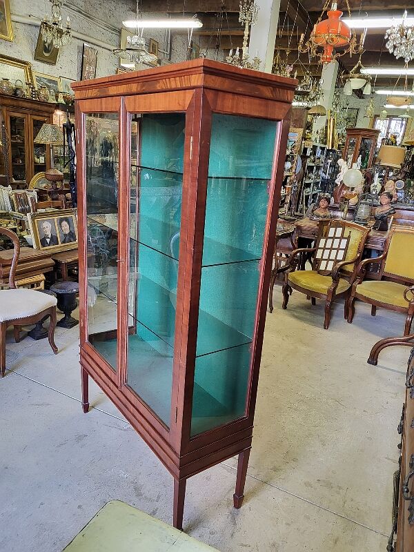 Showcase 2 doors 3 floors glazed mahogany