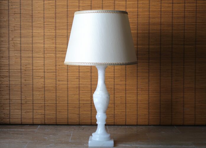 Lampe colonne en albâtre abat jour tissu années 60
