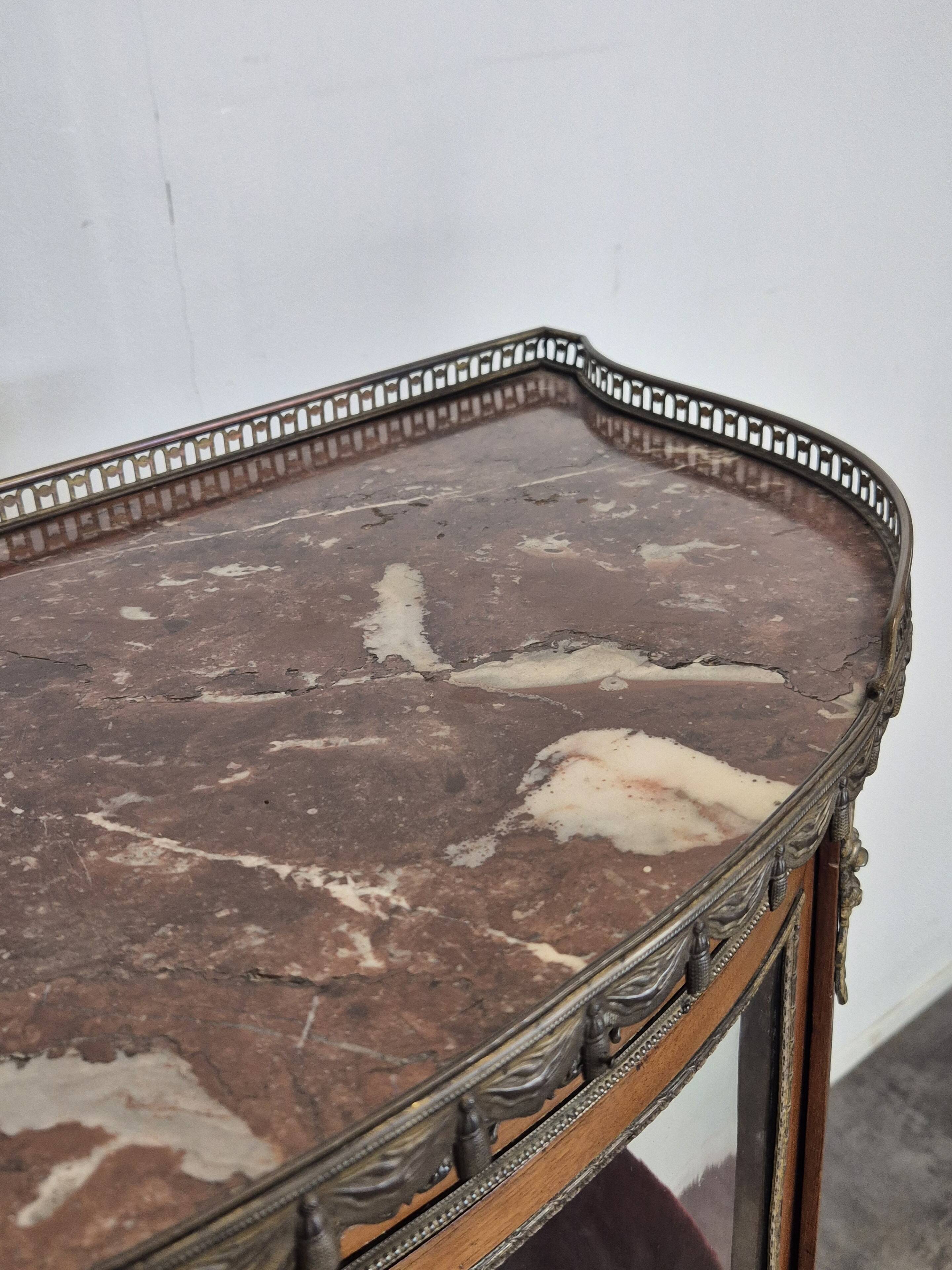 Napoleon III display cabinet with curved glass