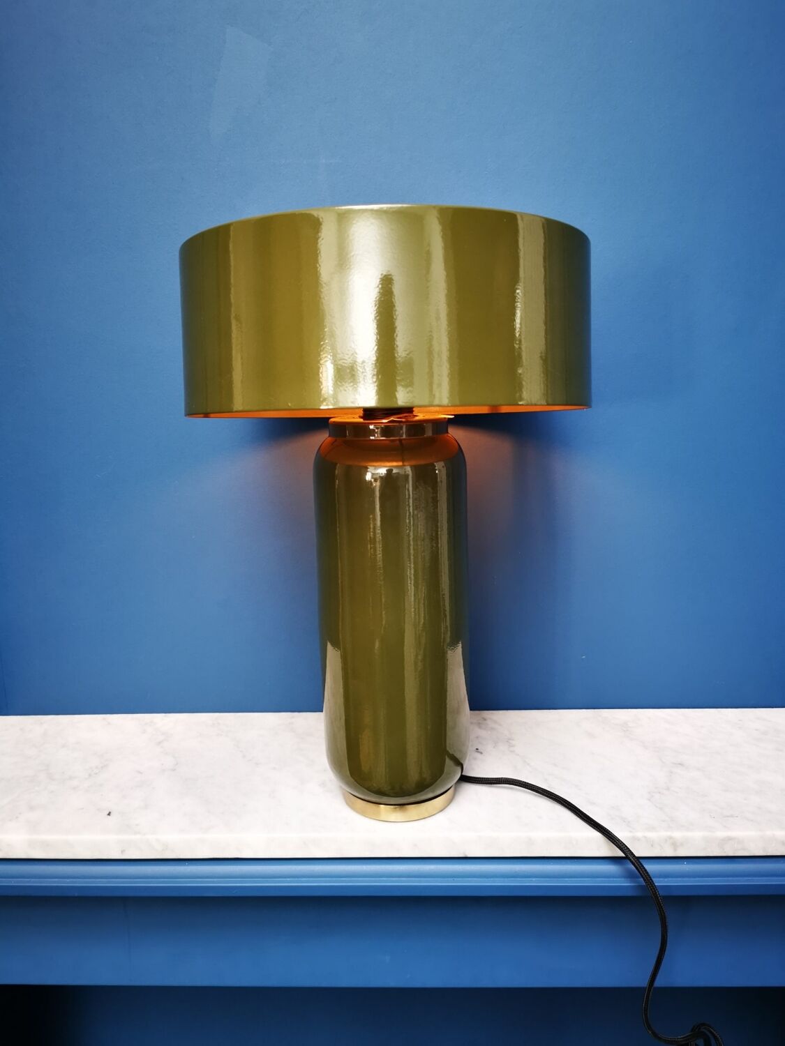 Khaki enamelled lamp