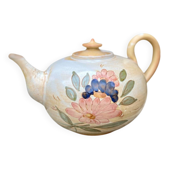 Large volume ceramic teapot
