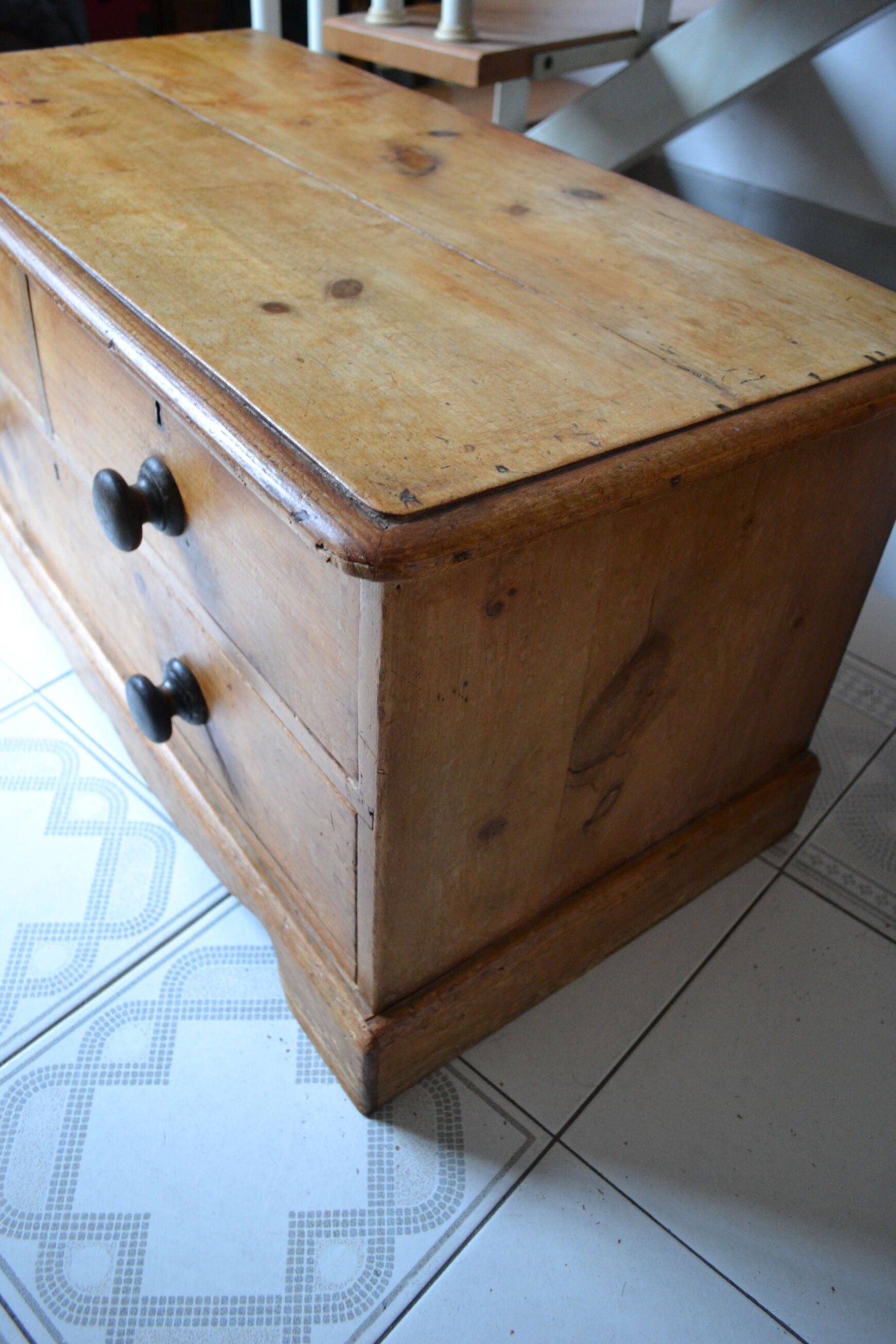 Commode style anglais en pin