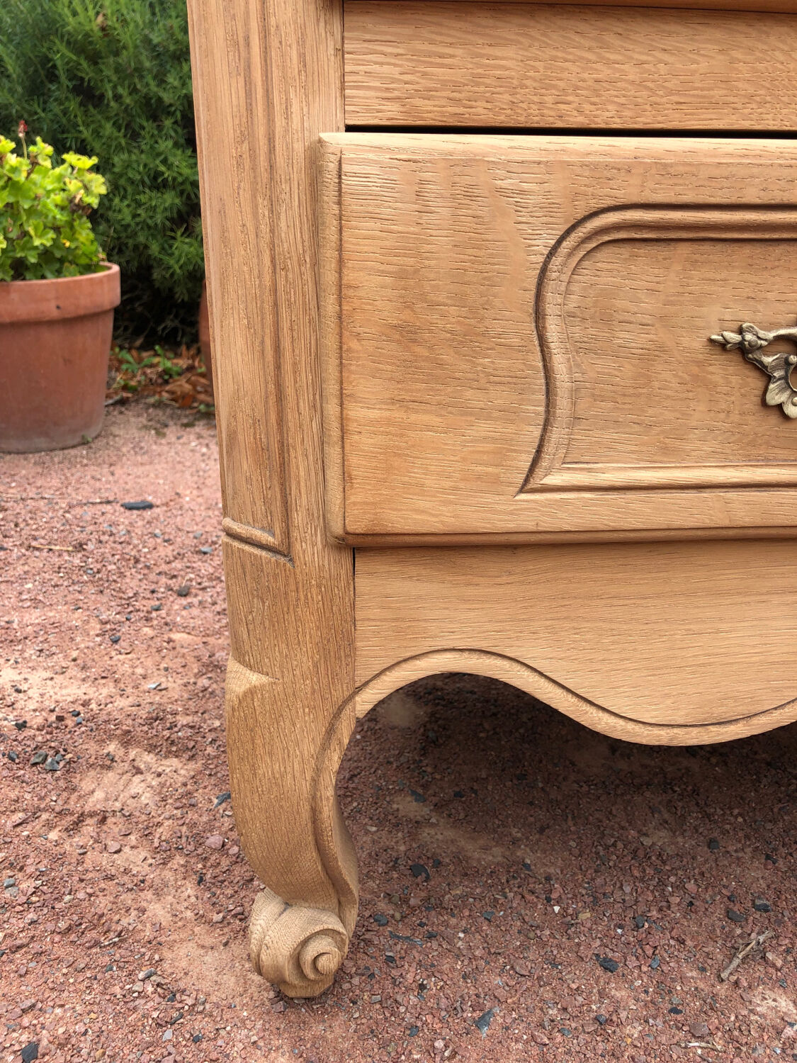 Oak chest of drawers