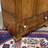 Petite armoire d'étudiant anglais en loupe de noyer des années 1930