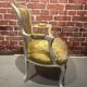 Lot d'un fauteuil et d'une chaise