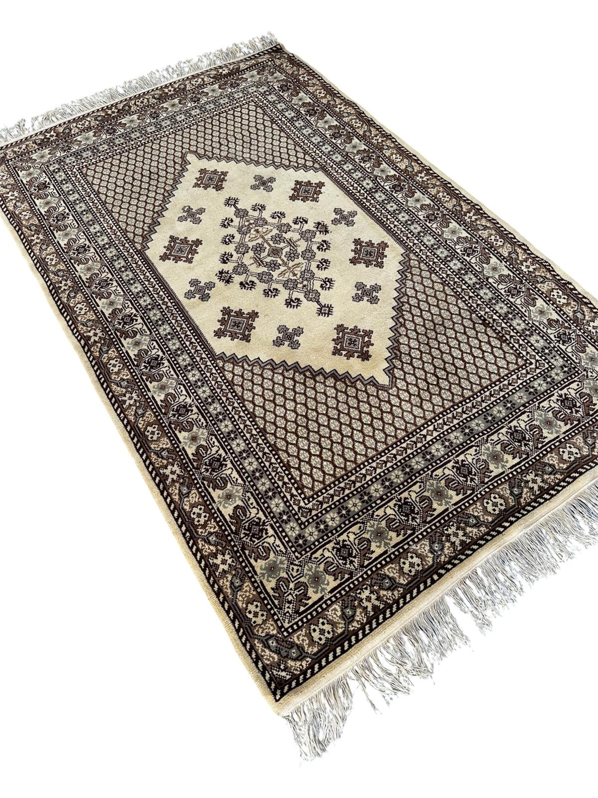 Tapis tunisien fait main 140cm x 235cm