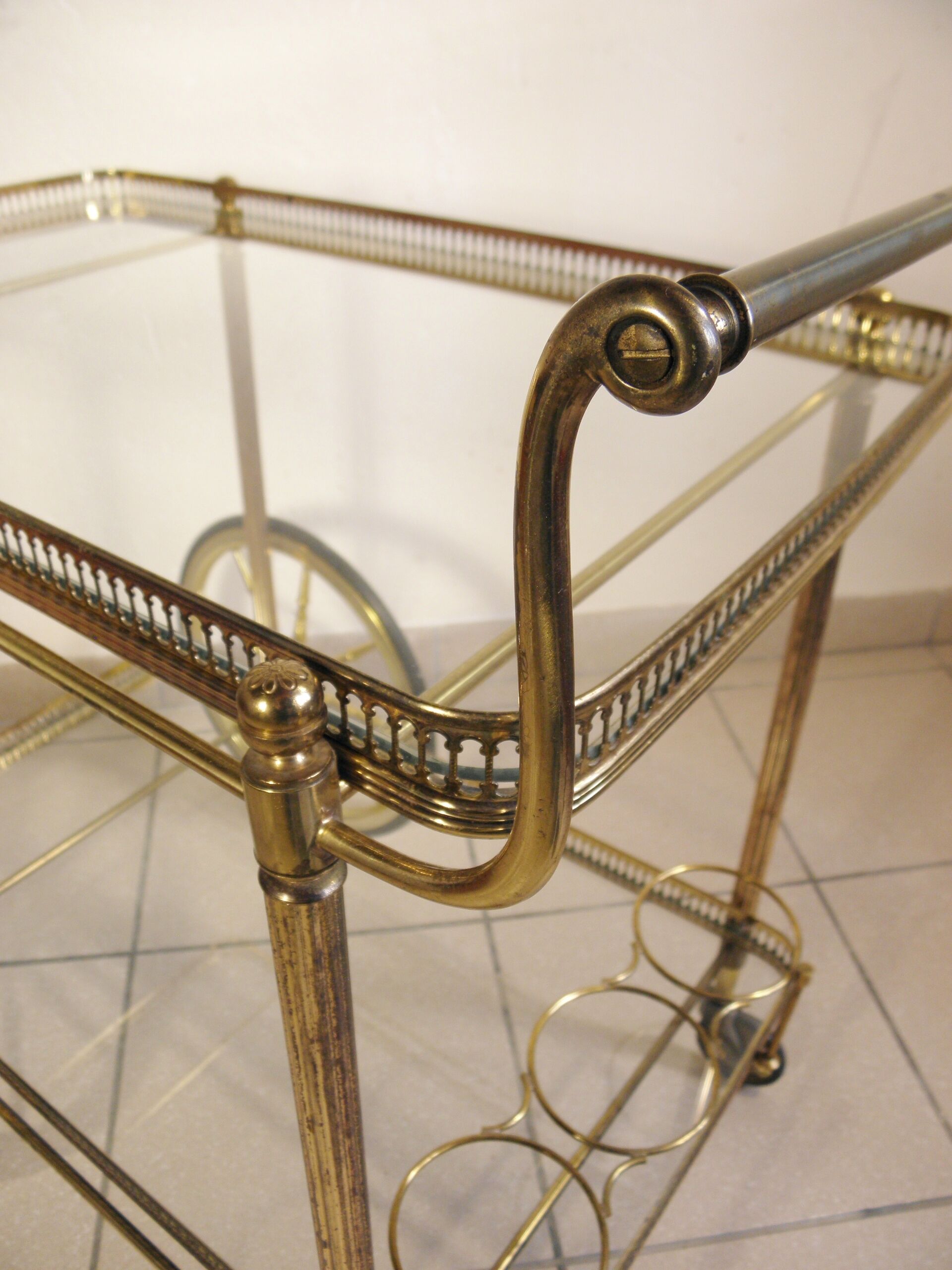 Mobile trolley - golden bar