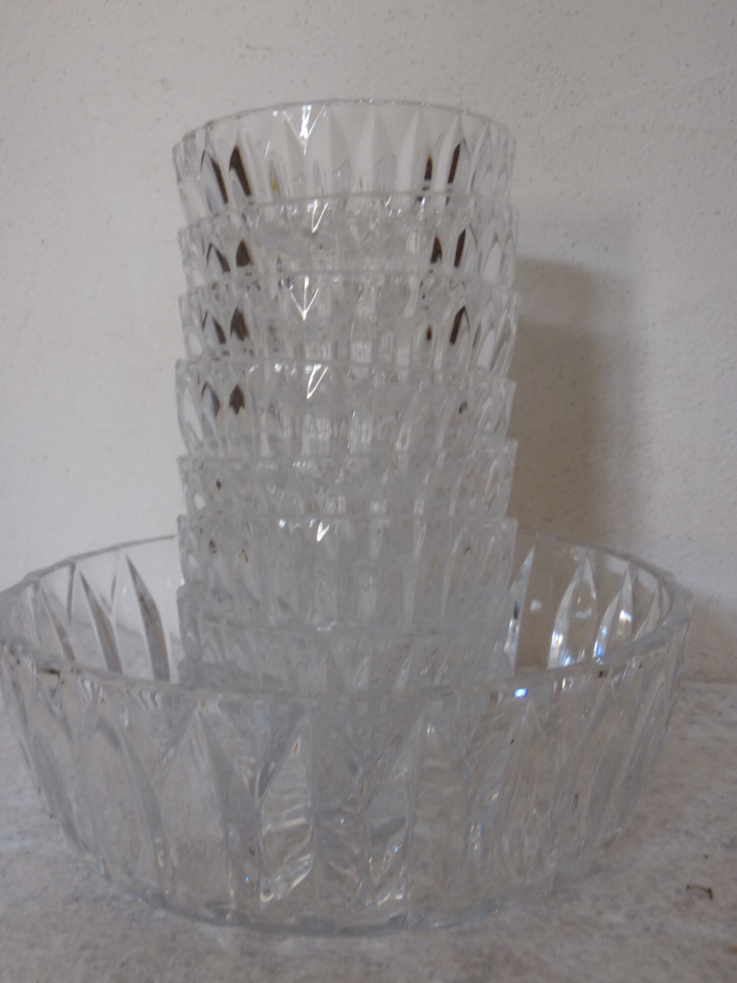 Bowl and 8 ramekins cut glass