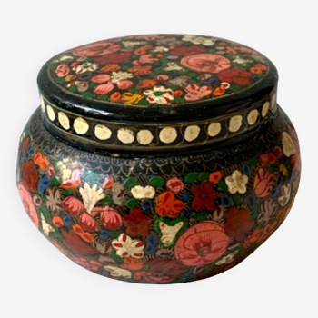 Old large lacquered box vintage flowers