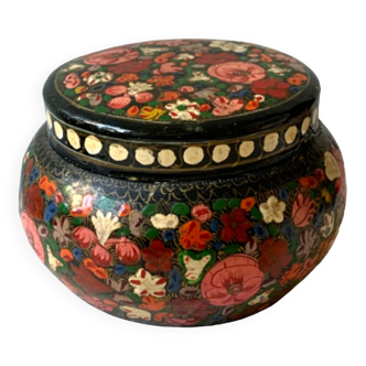 Old large lacquered box vintage flowers