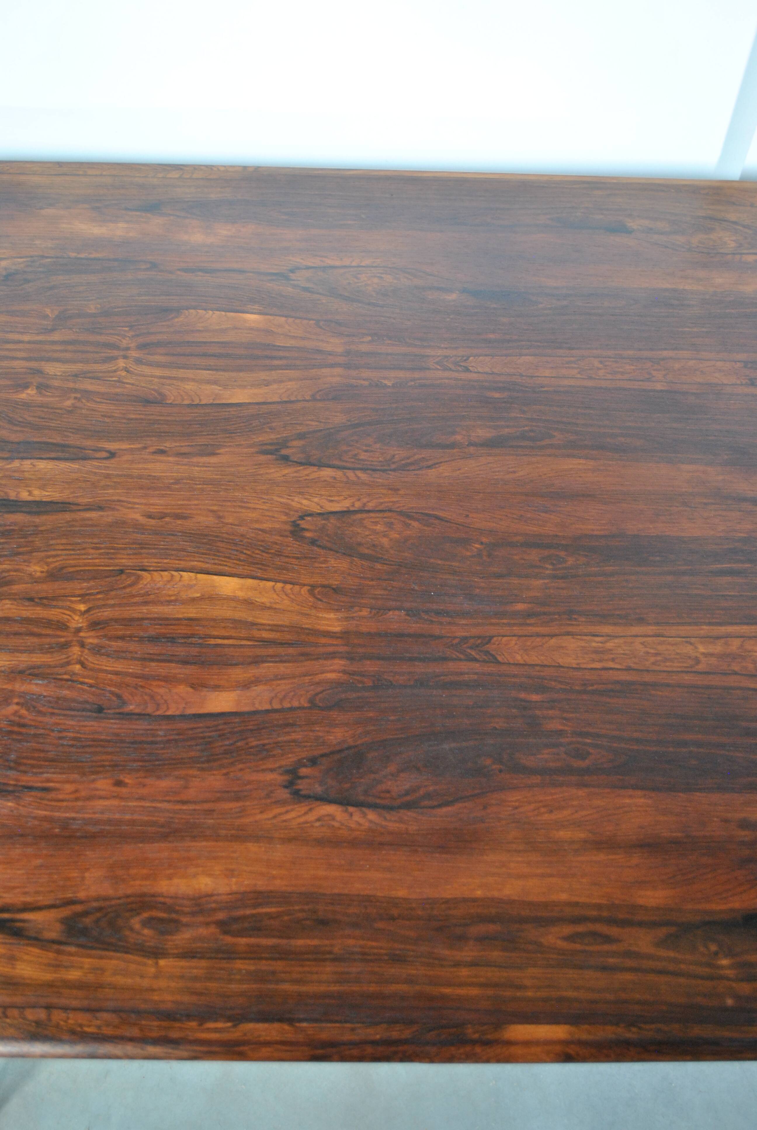 Extendable rosewood dining table year 60