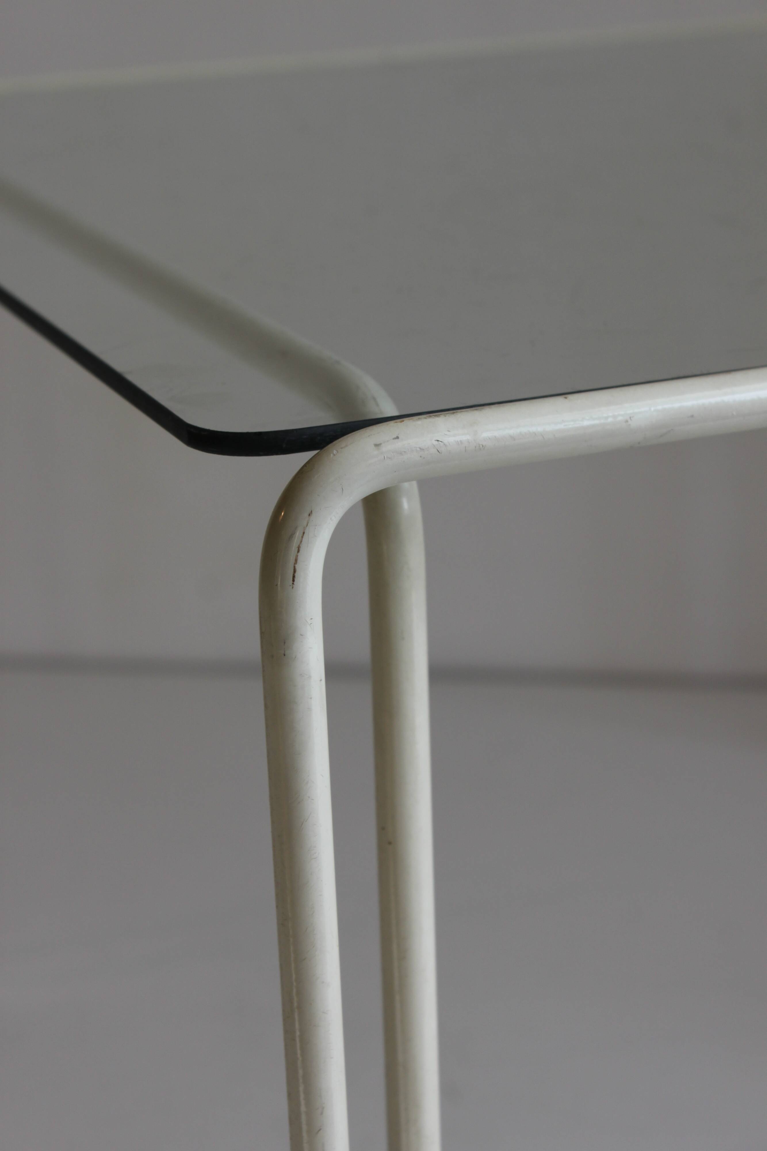 Table basse vintage à structure en métal courbé, 1960