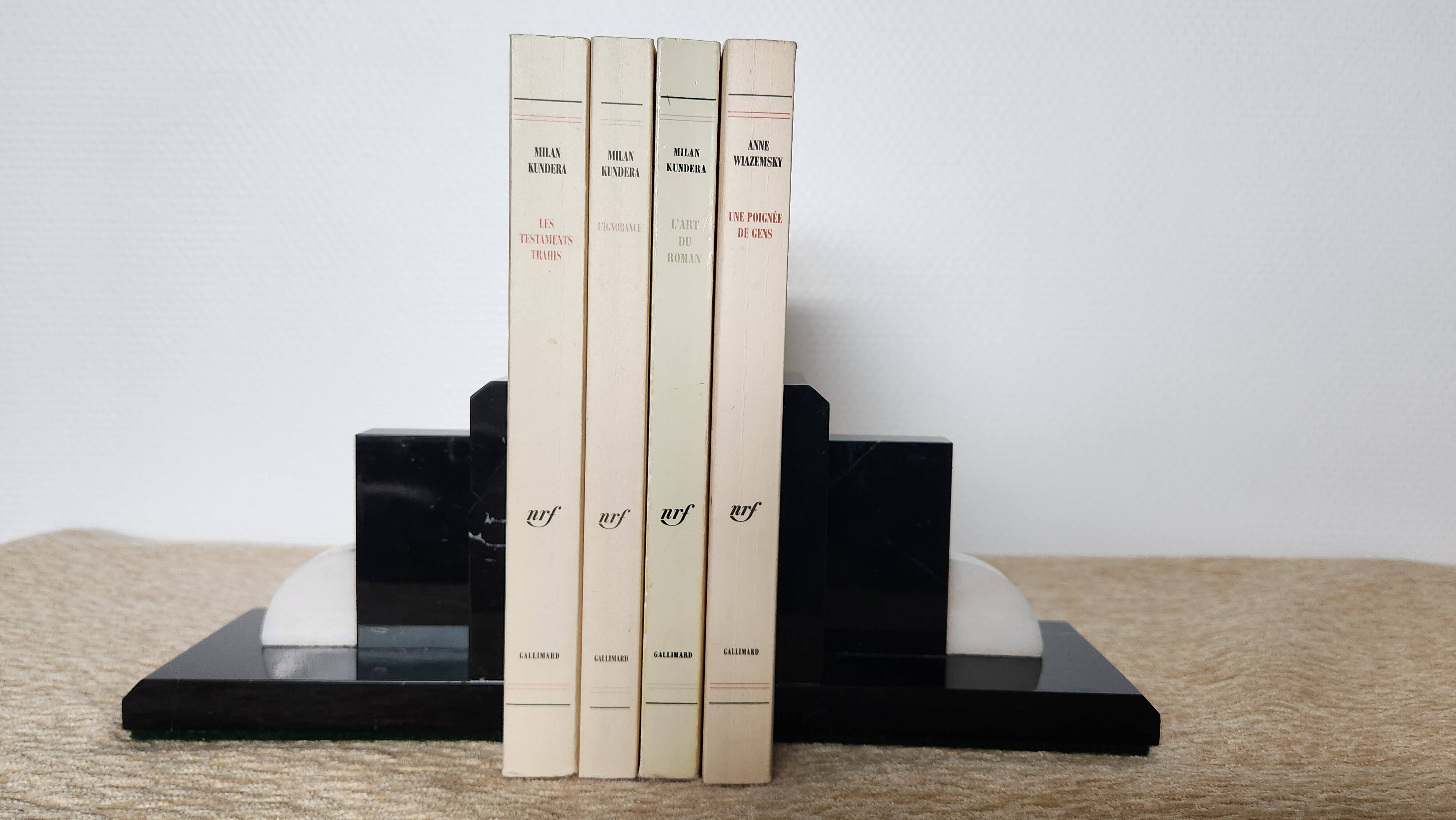 Geometric bookends in black marble and white stone – Art Deco style