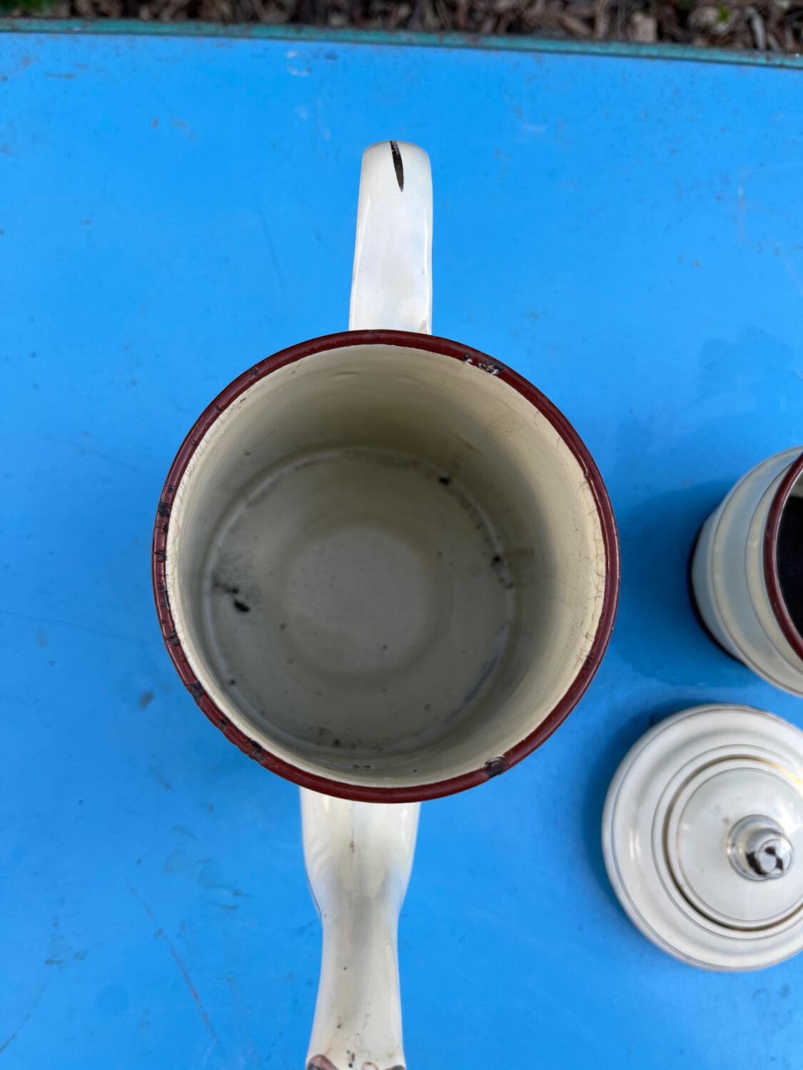 Enamelled coffee maker