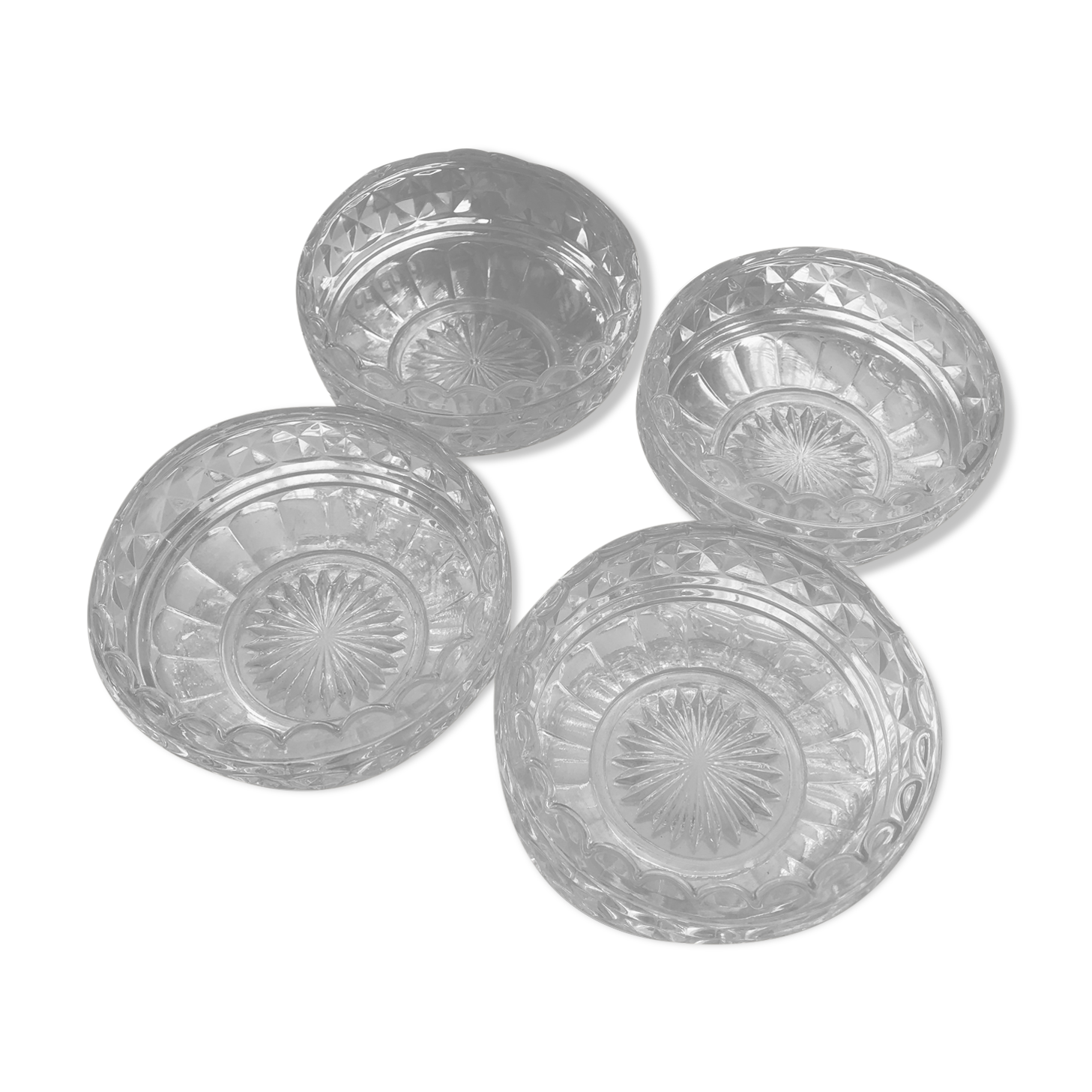 Lot of 4 dessert cups in chiseled glass