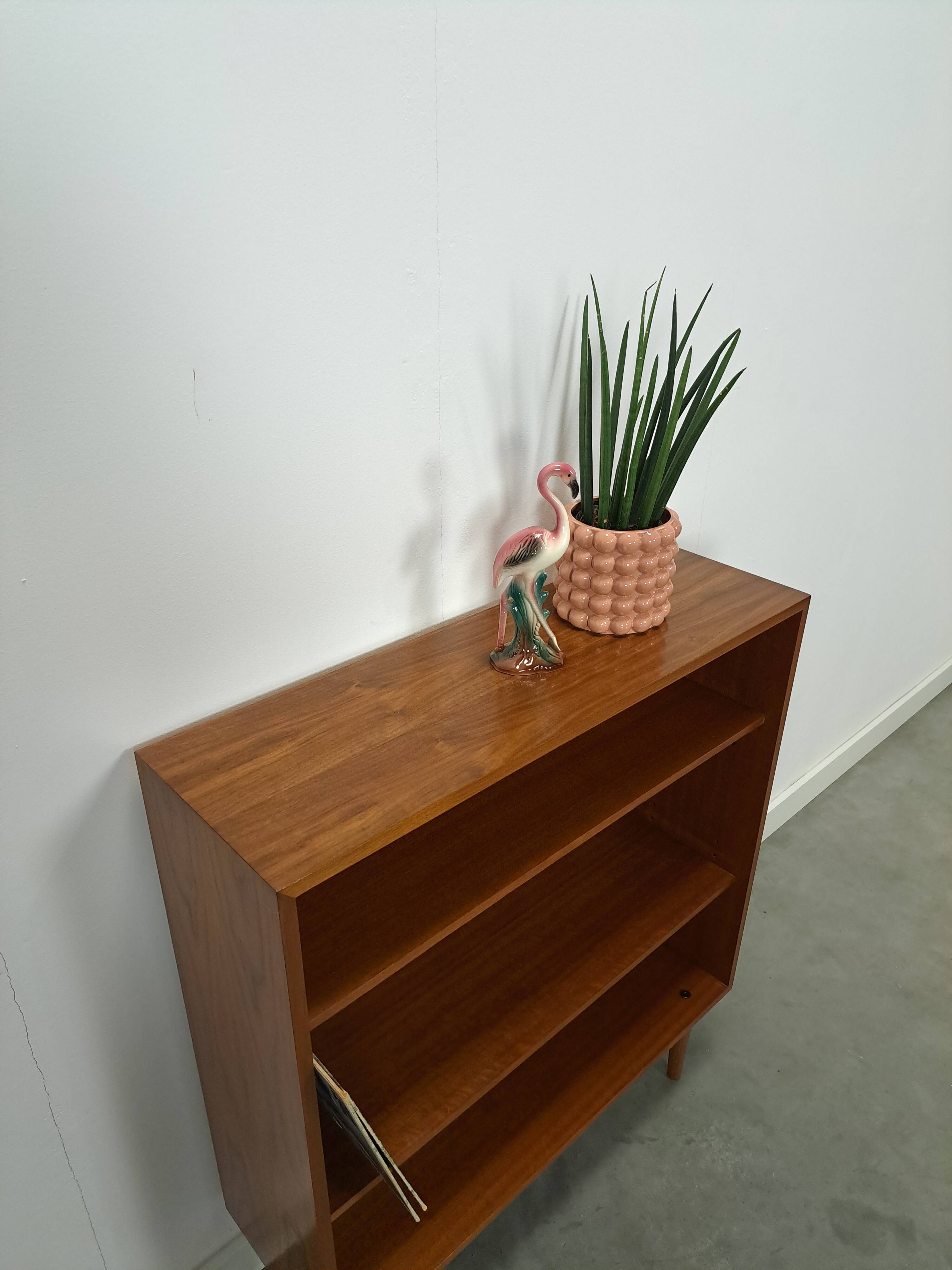 Noten fineer boekenkast LP kast met legplanken nr. 2