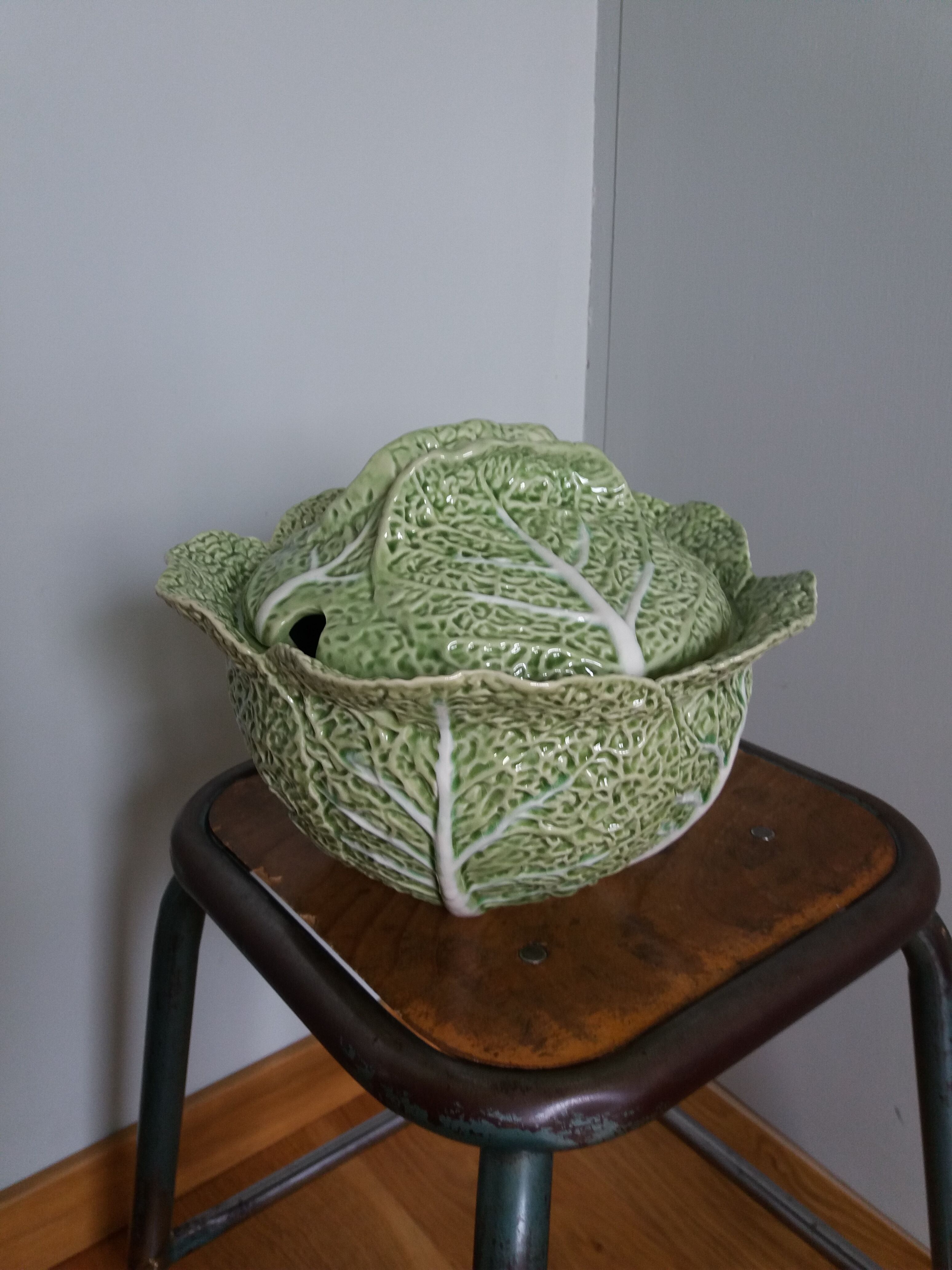 Cabbage soup Bordallo Pinheiro