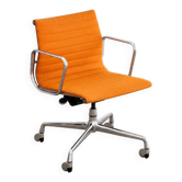 EA118 office swivel chair by Charles & Ray Eames for Herman Miller